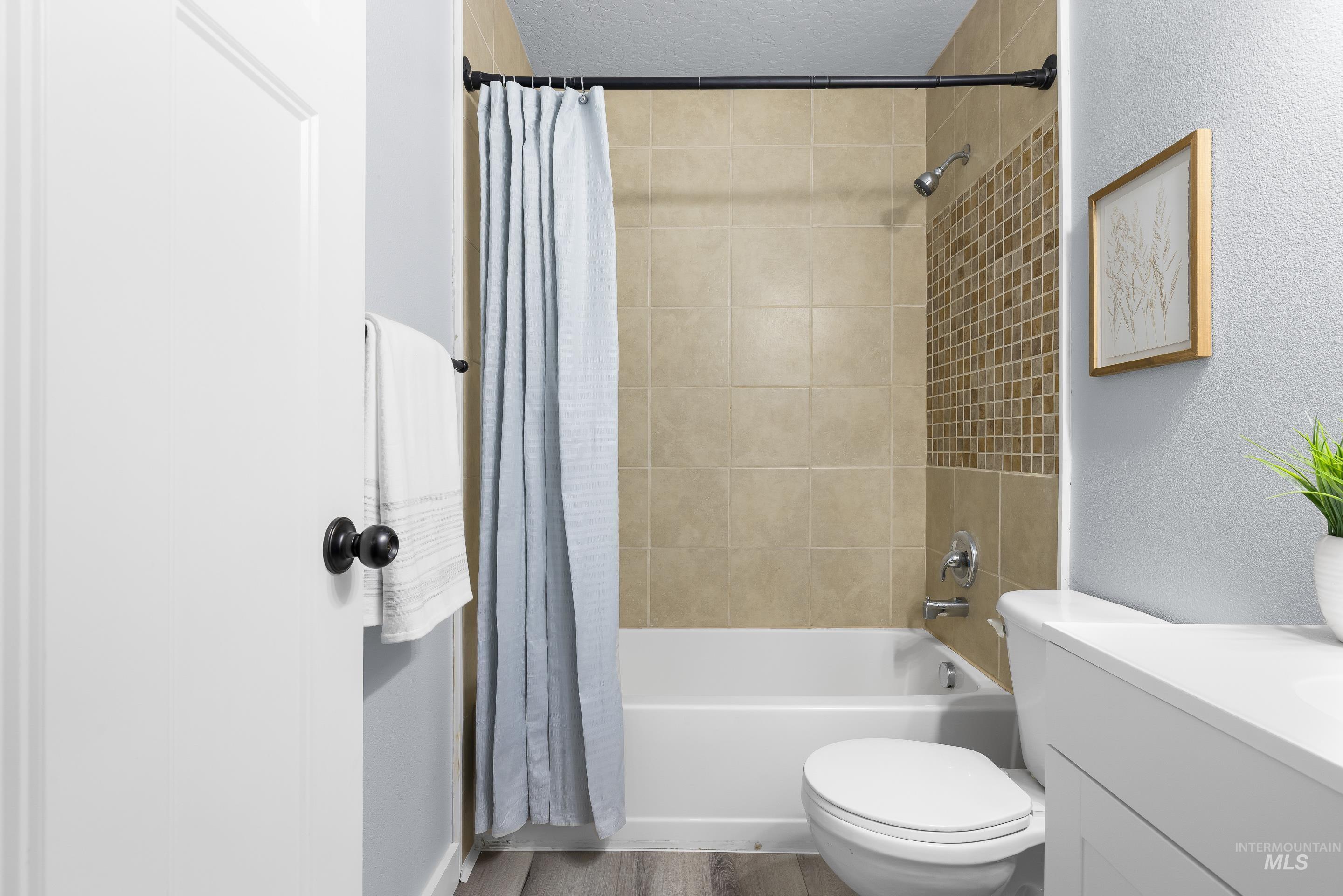 11320 W Meadowbreeze Court, Star, Idaho 83699, 5 Bedrooms, 2.5 Bathrooms, Residential For Sale, Price $465,000,MLS 98968949