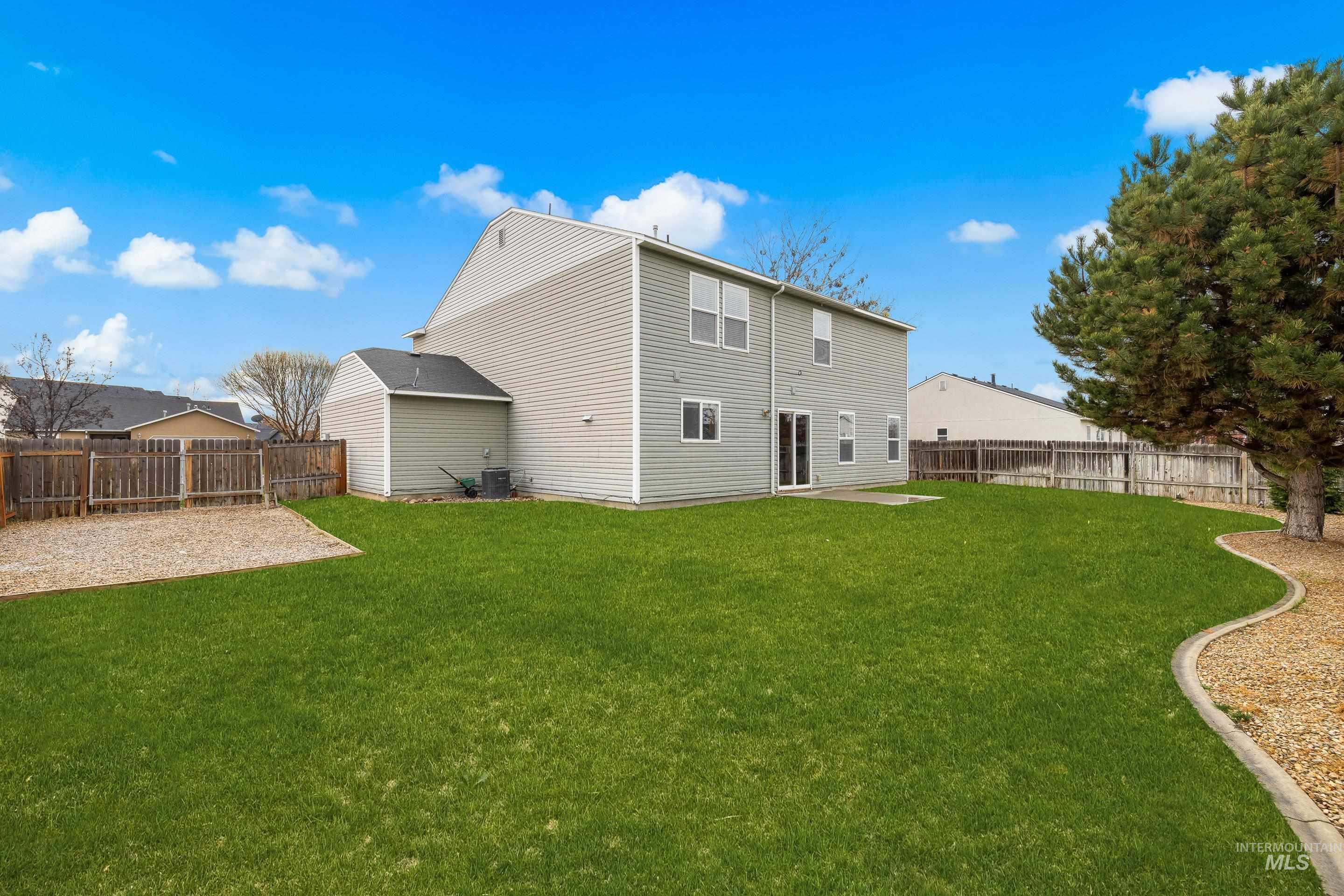 11320 W Meadowbreeze Court, Star, Idaho 83699, 5 Bedrooms, 2.5 Bathrooms, Residential For Sale, Price $465,000,MLS 98968949