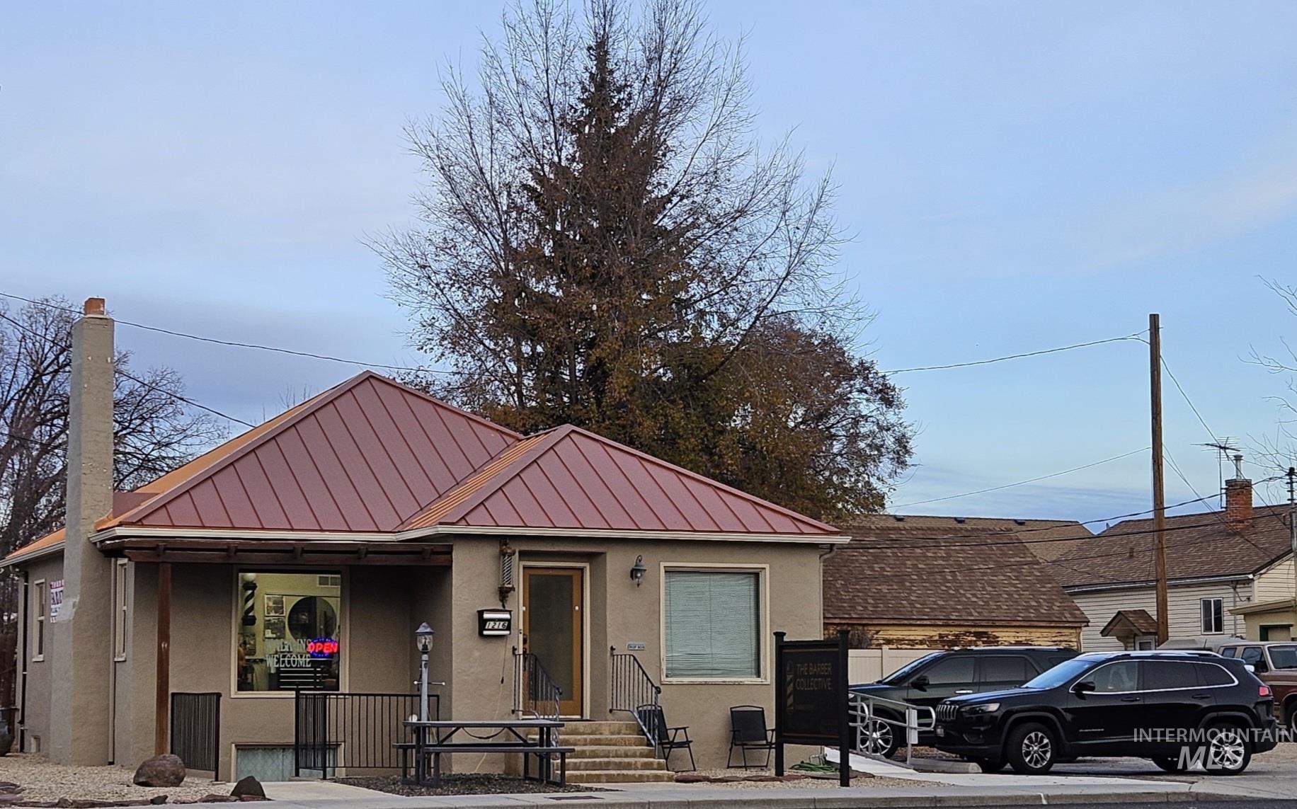 Bungalow with stucco siding, a metal roof, and a standing seam roof