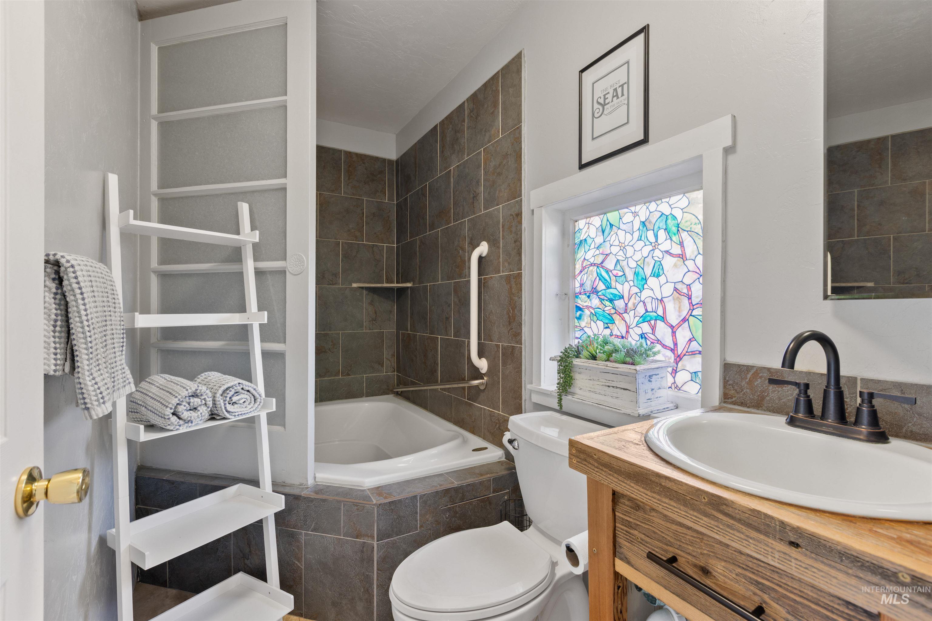 712 N 4th St, Parma, Idaho 83660, 4 Rooms, Business/Commercial For Sale, Price $680,000, 98968962