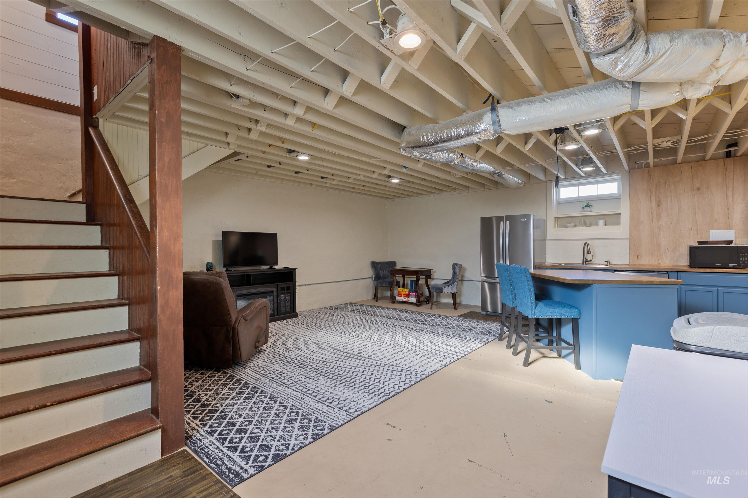 712 N 4th St, Parma, Idaho 83660, 4 Rooms, Business/Commercial For Sale, Price $680,000, 98968962