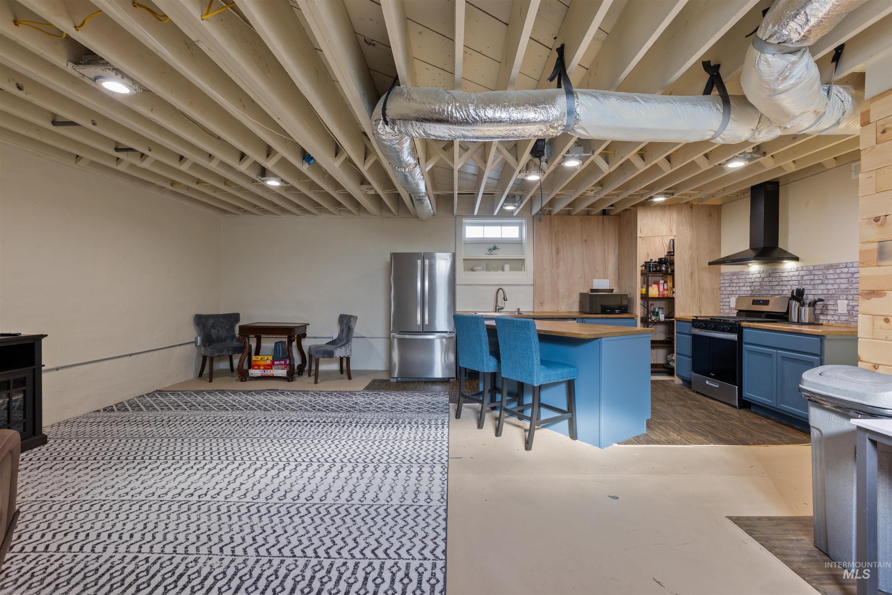 712 N 4th St, Parma, Idaho 83660, 4 Rooms, Business/Commercial For Sale, Price $680,000, 98968962