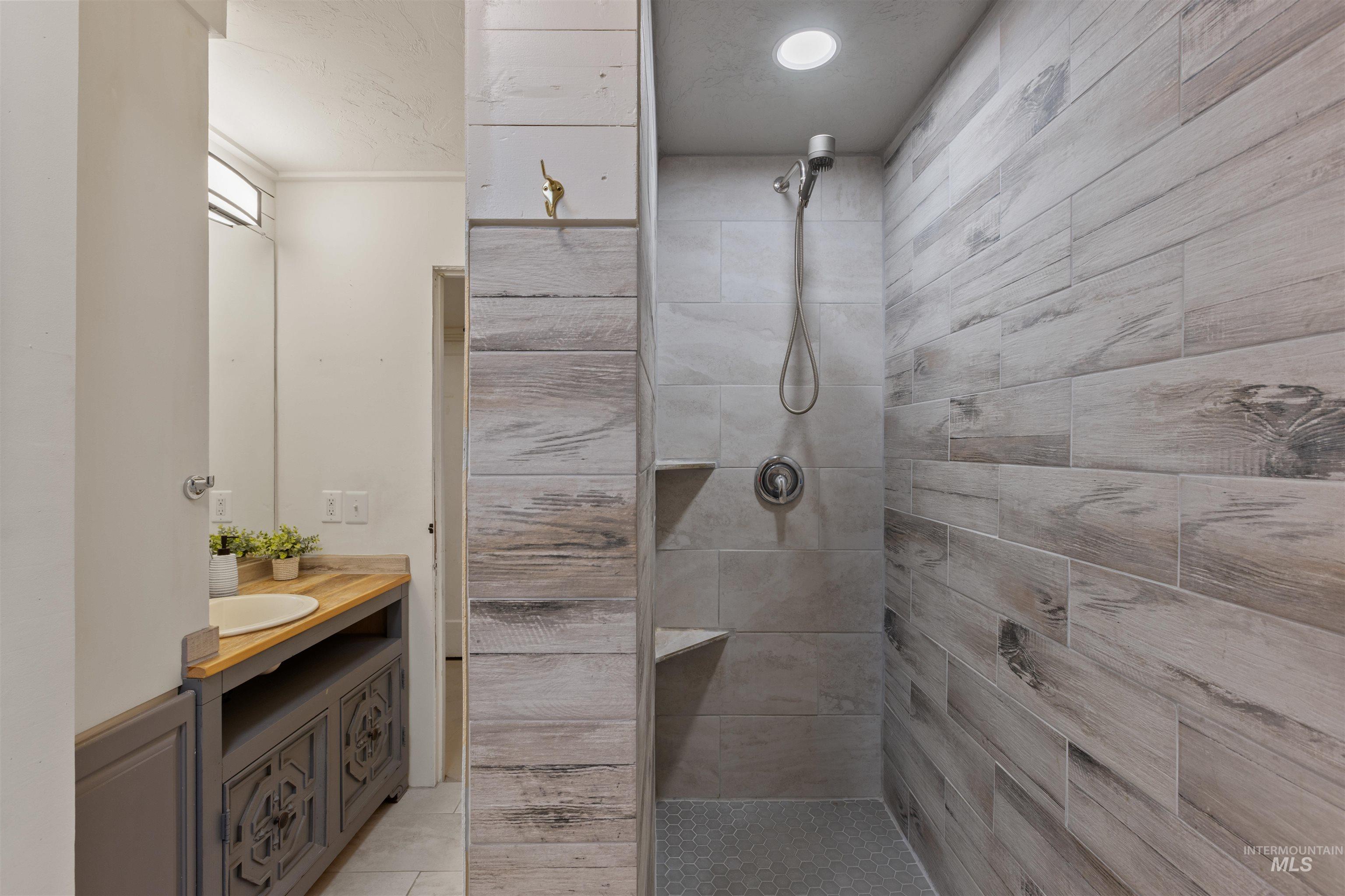 712 N 4th St, Parma, Idaho 83660, 4 Rooms, Business/Commercial For Sale, Price $680,000, 98968962