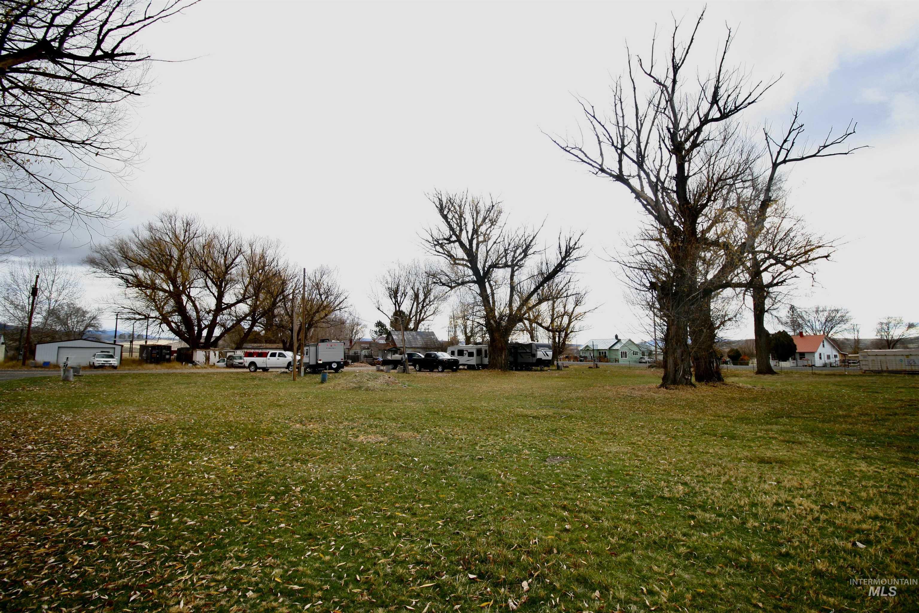 View of grassy yard with a residential view
