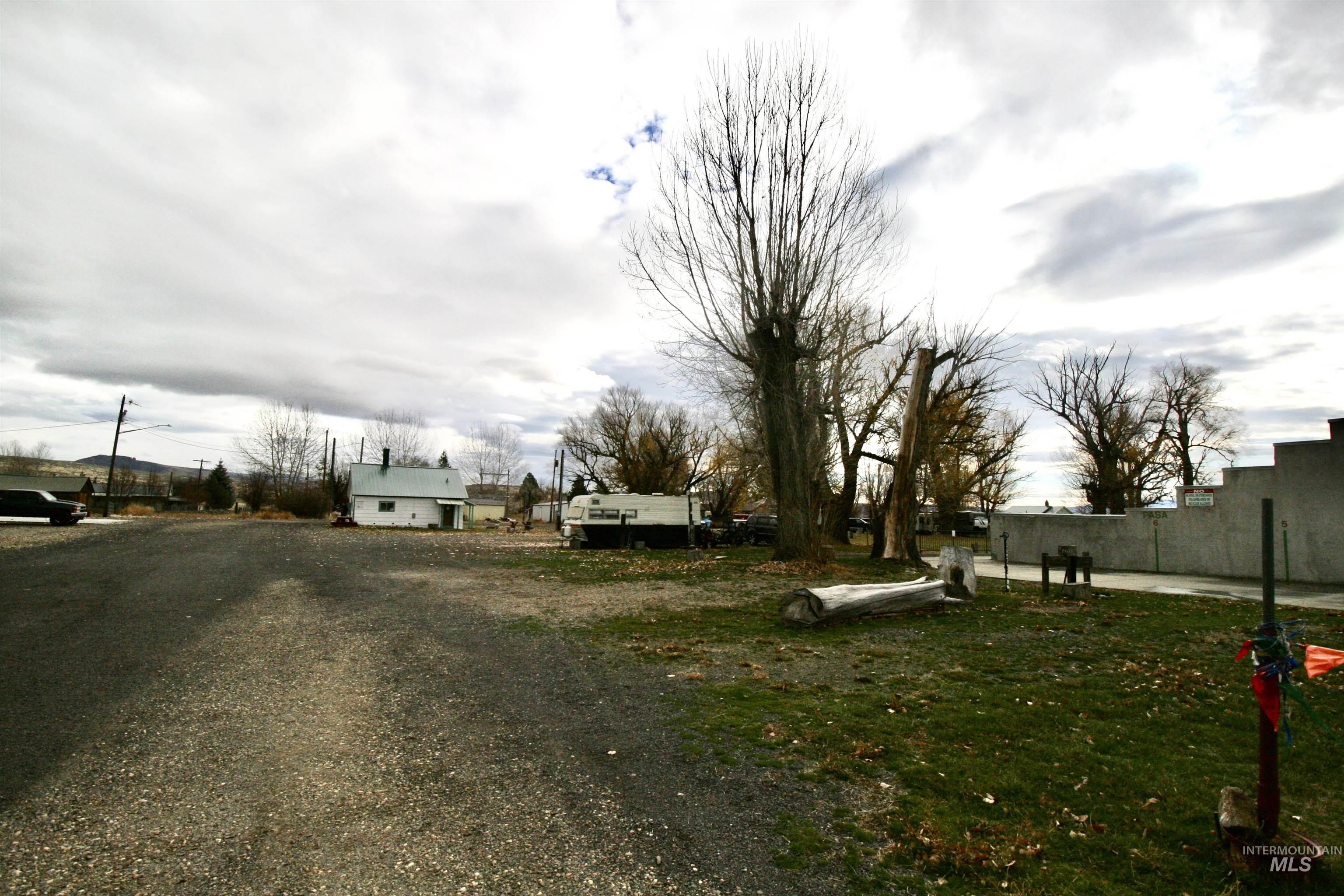 View of dirt / gravel road
