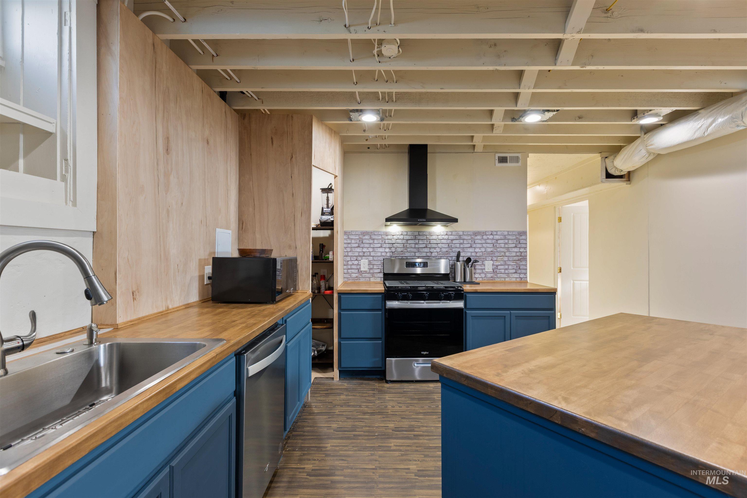 712 N 4th St, Parma, Idaho 83660, 3 Bedrooms, 1 Bathroom, Residential Income For Sale, Price $680,000, 98968967