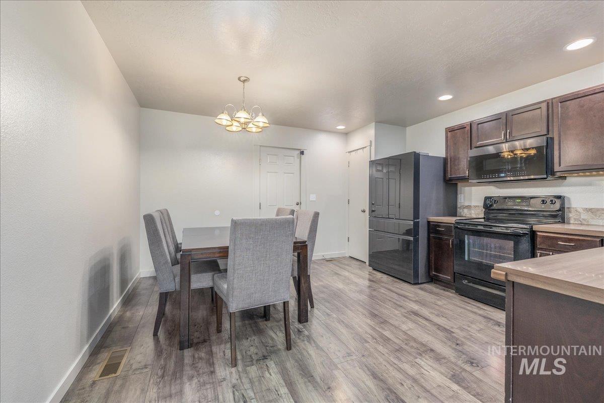 661 N Scotney Ave, Meridian, Idaho 83646, 3 Bedrooms, 2 Bathrooms, Residential For Sale, Price $419,900, 98968970