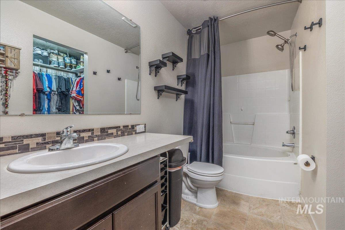 661 N Scotney Ave, Meridian, Idaho 83646, 3 Bedrooms, 2 Bathrooms, Residential For Sale, Price $419,900, 98968970