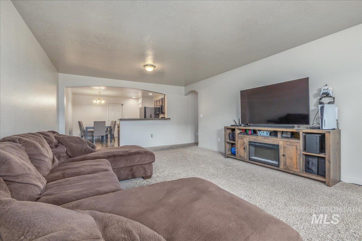 661 N Scotney Ave, Meridian, Idaho 83646, 3 Bedrooms, 2 Bathrooms, Residential For Sale, Price $419,900, 98968970