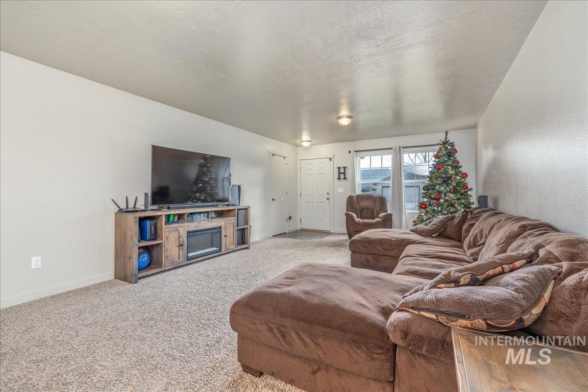 661 N Scotney Ave, Meridian, Idaho 83646, 3 Bedrooms, 2 Bathrooms, Residential For Sale, Price $419,900, 98968970