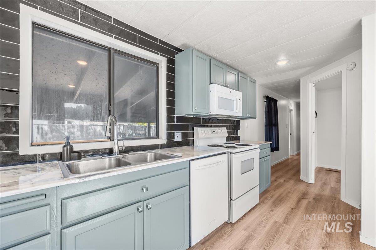 1410 W Flamingo Avenue #108, Nampa, Idaho 83651, 3 Bedrooms, 1.5 Bathrooms, Residential For Sale, Price $122,900, 98968973