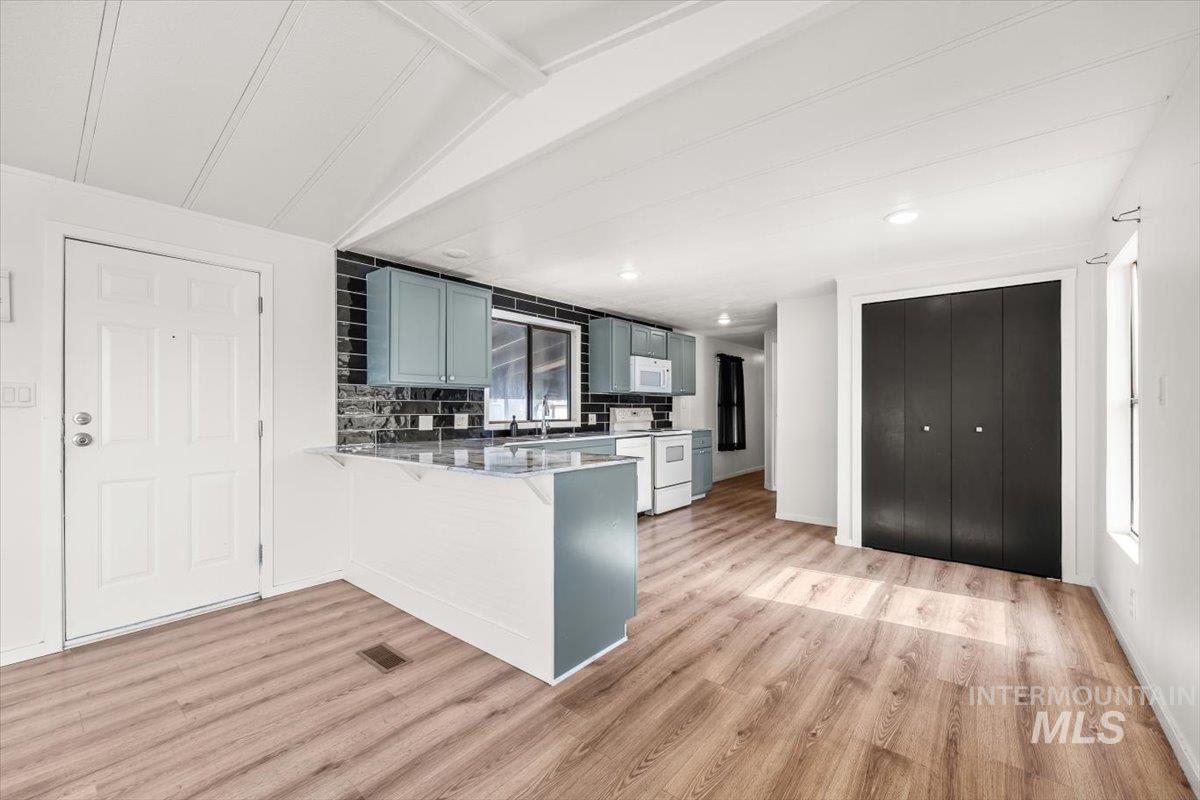 1410 W Flamingo Avenue #108, Nampa, Idaho 83651, 3 Bedrooms, 1.5 Bathrooms, Residential For Sale, Price $129,900,MLS 98968973