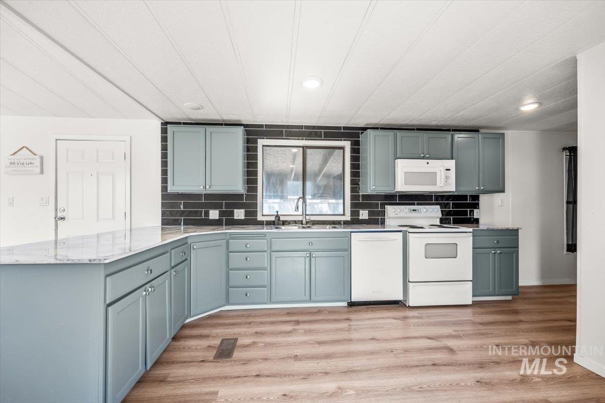 1410 W Flamingo Avenue #108, Nampa, Idaho 83651, 3 Bedrooms, 1.5 Bathrooms, Residential For Sale, Price $122,900, 98968973