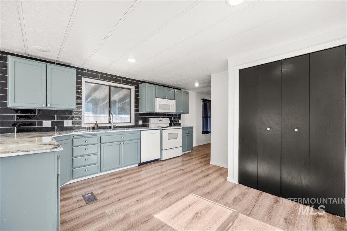 1410 W Flamingo Avenue #108, Nampa, Idaho 83651, 3 Bedrooms, 1.5 Bathrooms, Residential For Sale, Price $122,900, 98968973