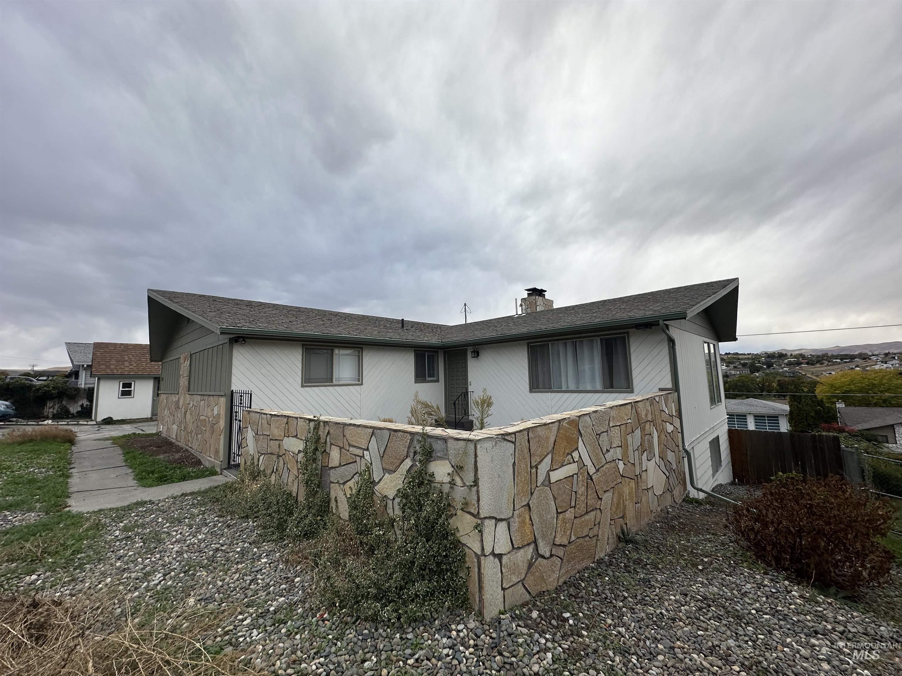 2924 Meadowlark Drive, Lewiston, Idaho 83501, 4 Bedrooms, 3.5 Bathrooms, Residential For Sale, Price $410,000,MLS 98968974