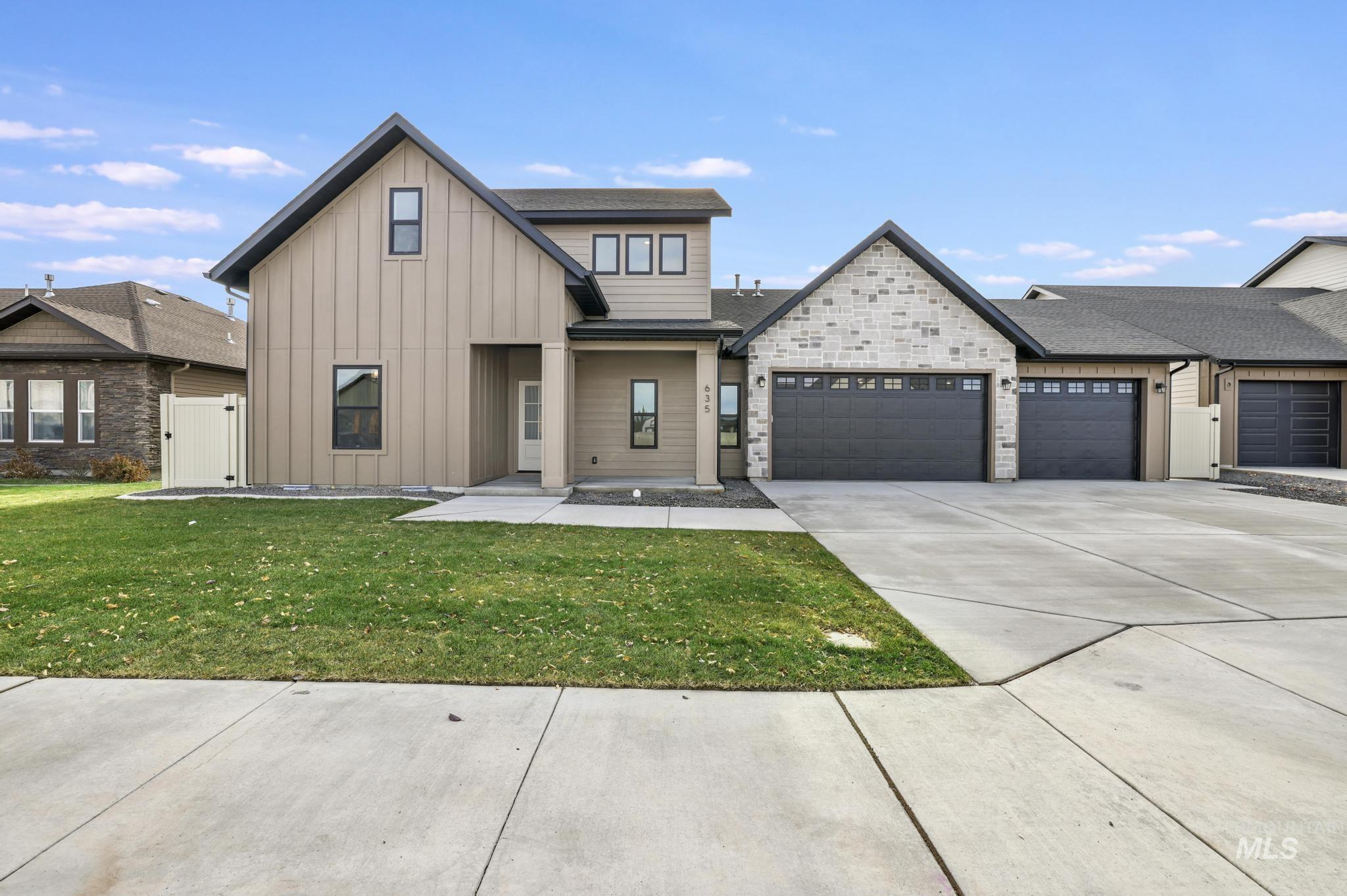 635 Canyon Crest Drive W., Twin Falls, Idaho 83301, 5 Bedrooms, 3.5 Bathrooms, Residential For Sale, Price $719,000,MLS 98968985