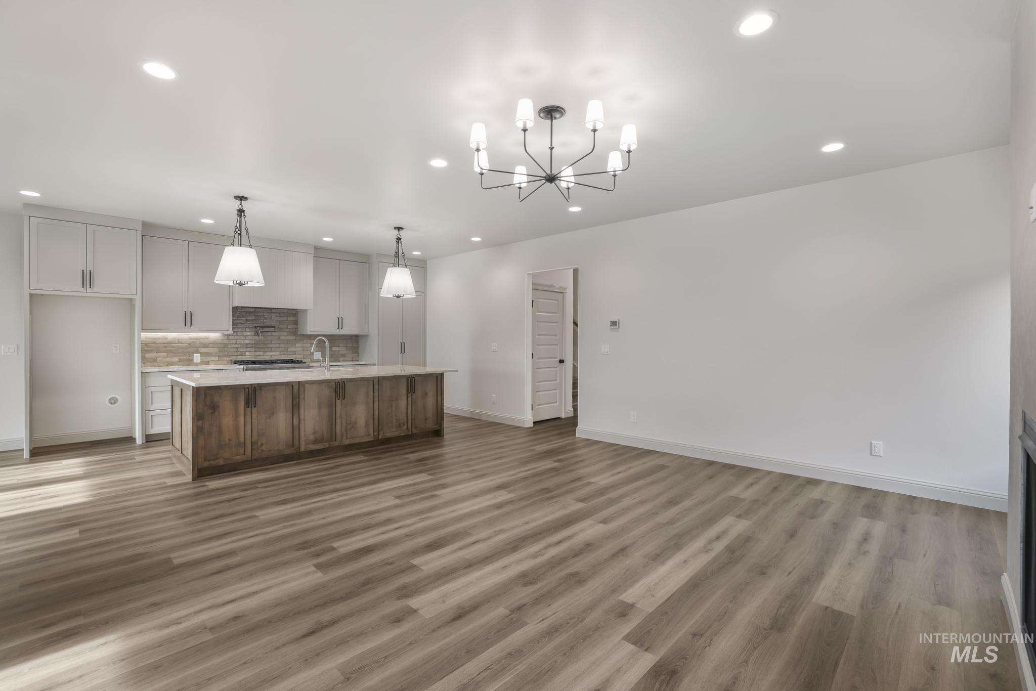 635 Canyon Crest Drive W., Twin Falls, Idaho 83301, 5 Bedrooms, 3.5 Bathrooms, Residential For Sale, Price $719,000,MLS 98968985