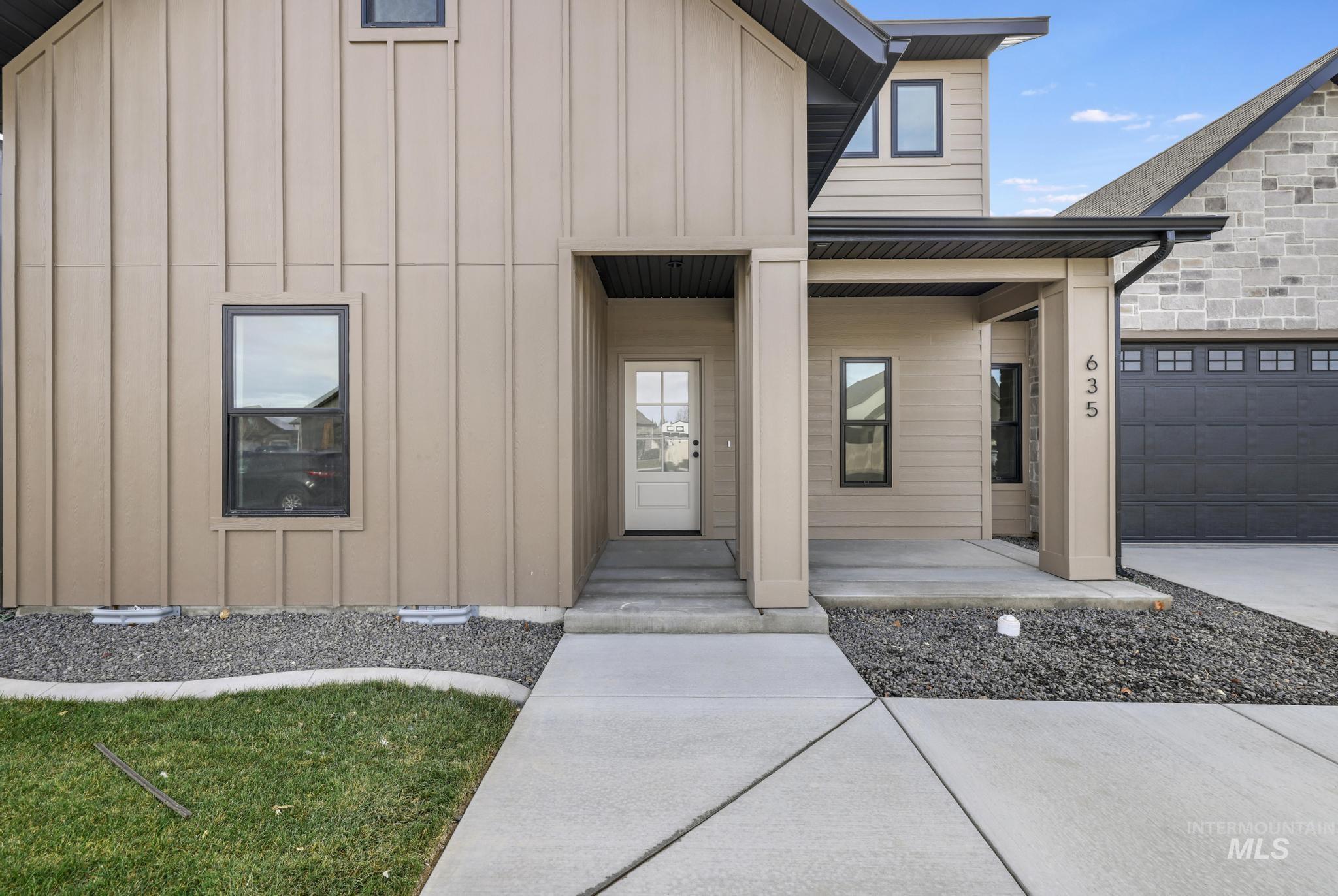 635 Canyon Crest Drive W., Twin Falls, Idaho 83301, 5 Bedrooms, 3.5 Bathrooms, Residential For Sale, Price $719,000,MLS 98968985