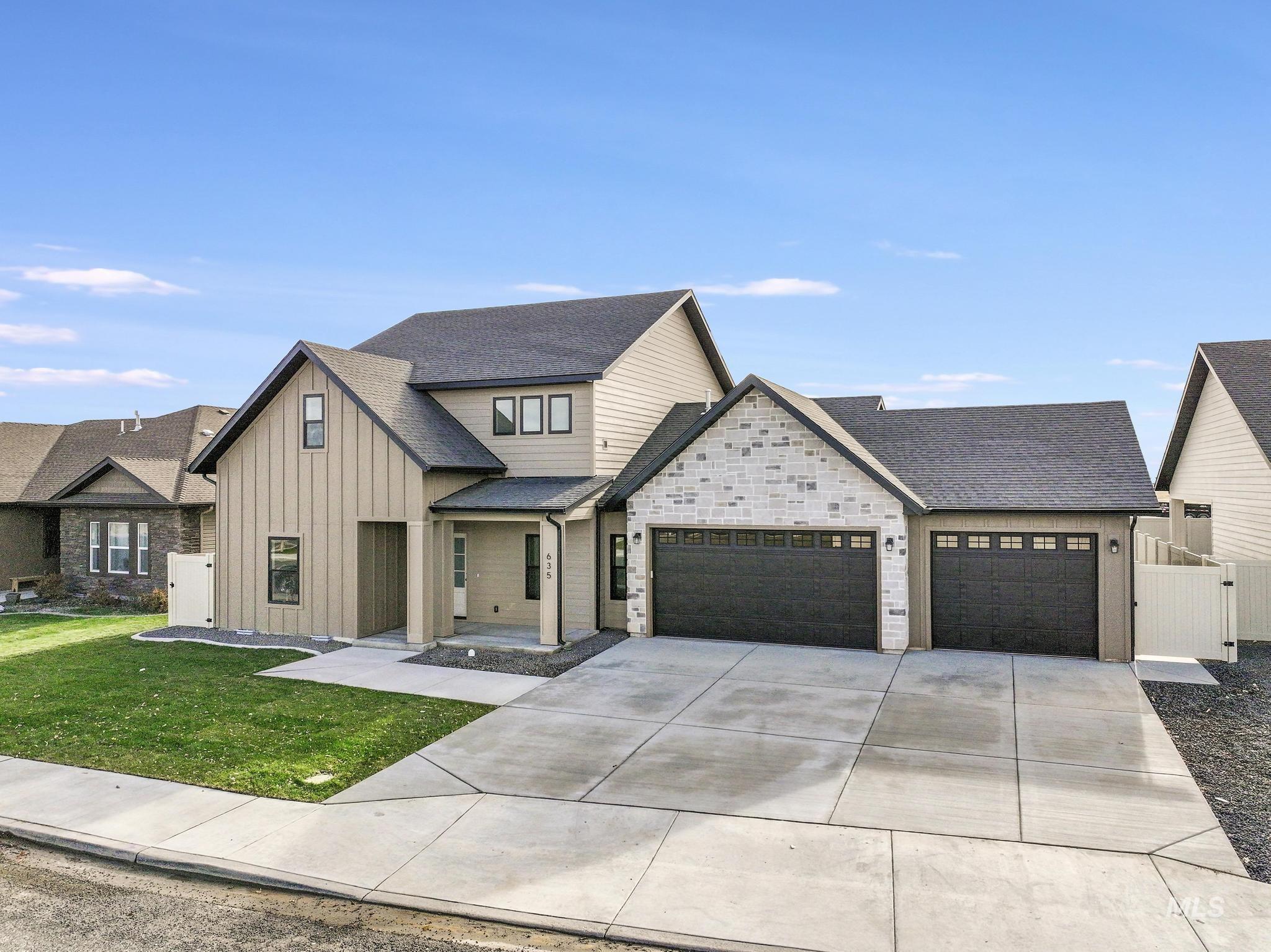 635 Canyon Crest Drive W., Twin Falls, Idaho 83301, 5 Bedrooms, 3.5 Bathrooms, Residential For Sale, Price $719,000,MLS 98968985