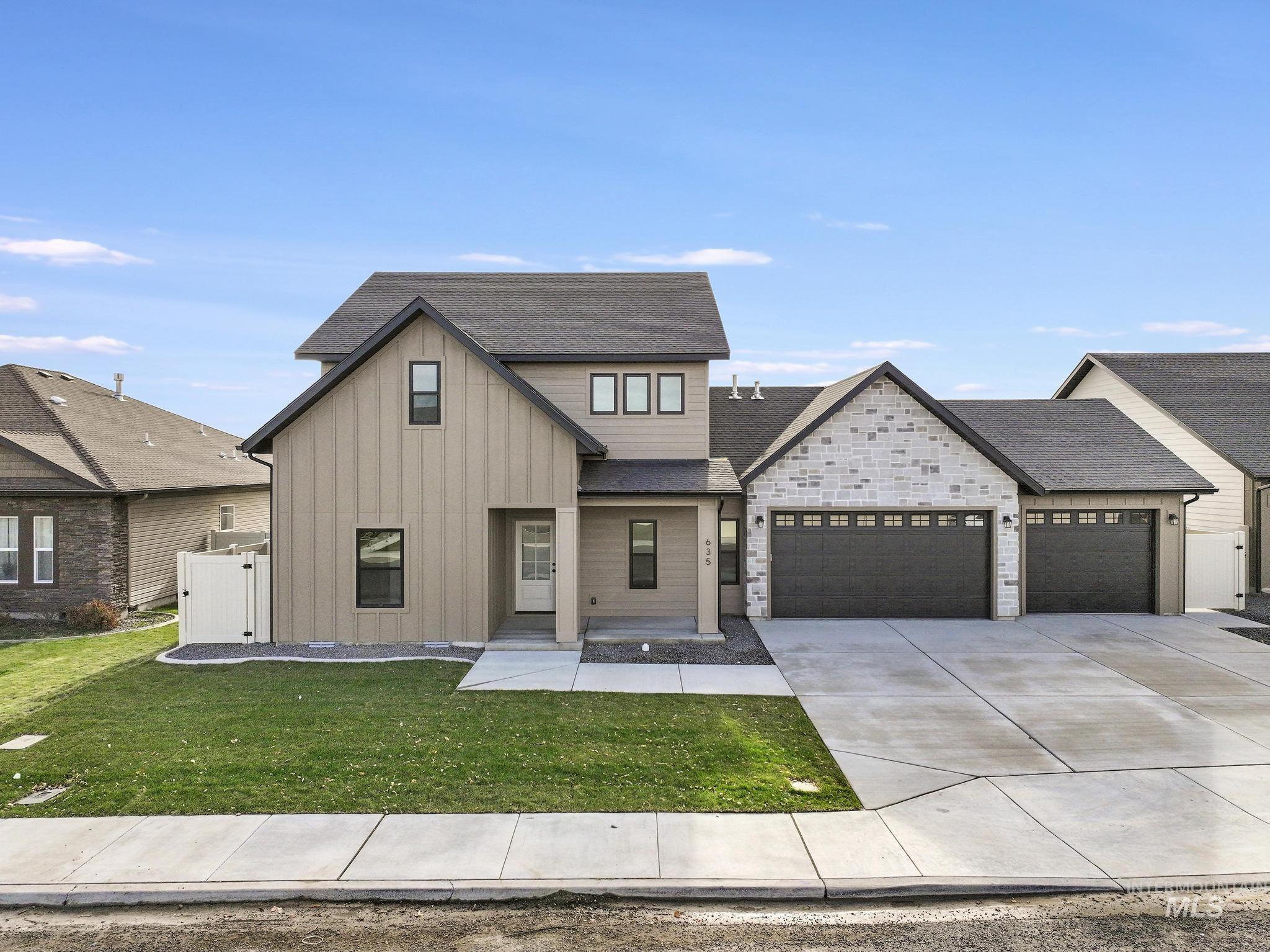 635 Canyon Crest Drive W., Twin Falls, Idaho 83301, 5 Bedrooms, 3.5 Bathrooms, Residential For Sale, Price $719,000,MLS 98968985