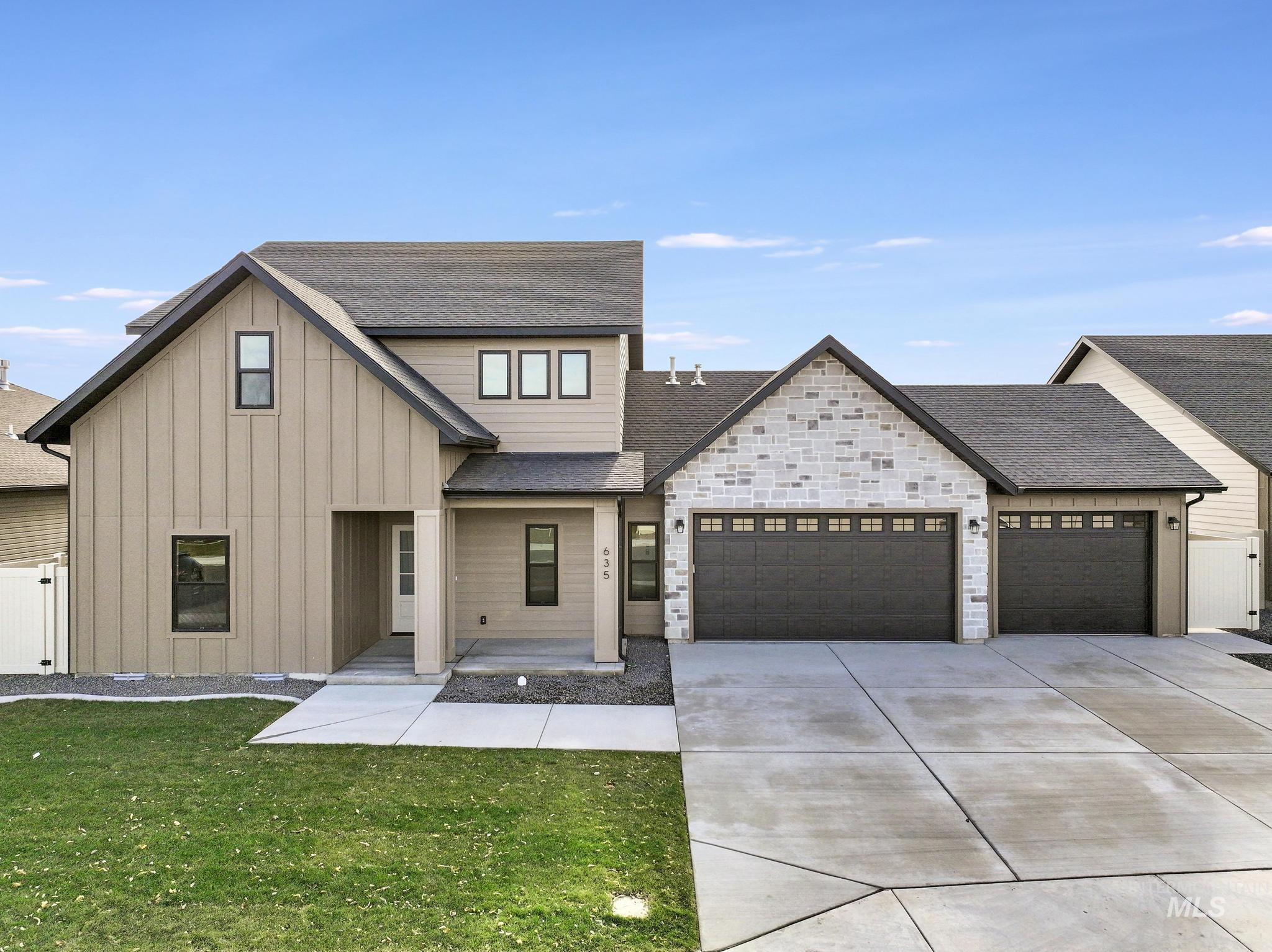 635 Canyon Crest Drive W., Twin Falls, Idaho 83301, 5 Bedrooms, 3.5 Bathrooms, Residential For Sale, Price $719,000,MLS 98968985