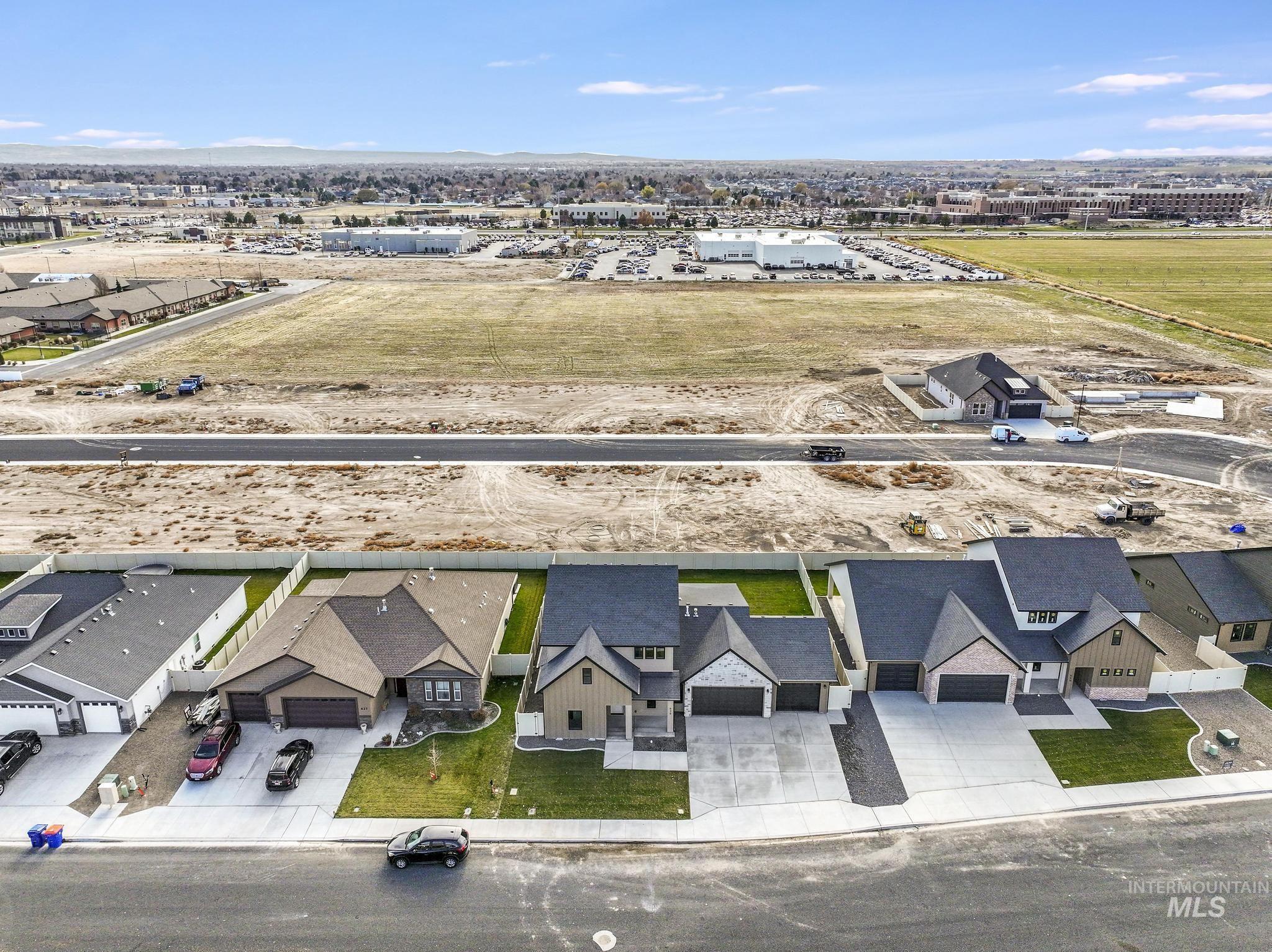 635 Canyon Crest Drive W., Twin Falls, Idaho 83301, 5 Bedrooms, 3.5 Bathrooms, Residential For Sale, Price $719,000,MLS 98968985