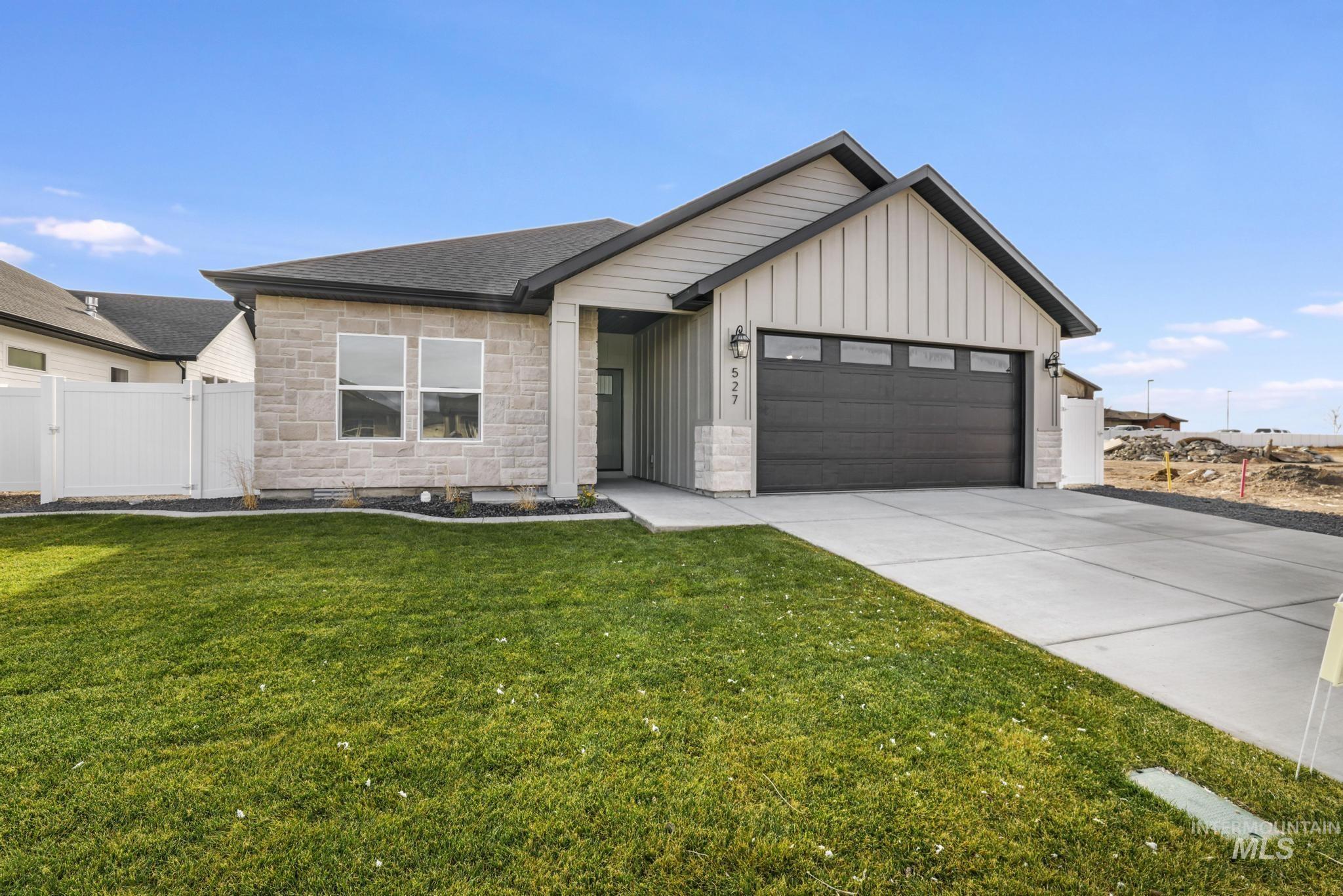 527 Falling Leaf Lane, Twin Falls, Idaho 83301, 3 Bedrooms, 2 Bathrooms, Residential For Sale, Price $509,000,MLS 98968987