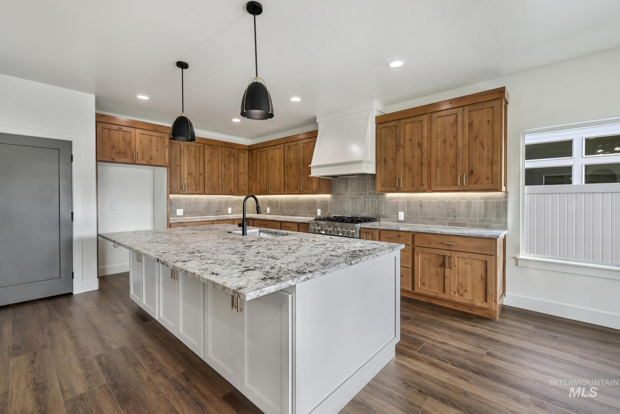 527 Falling Leaf Lane, Twin Falls, Idaho 83301, 3 Bedrooms, 2 Bathrooms, Residential For Sale, Price $509,000,MLS 98968987