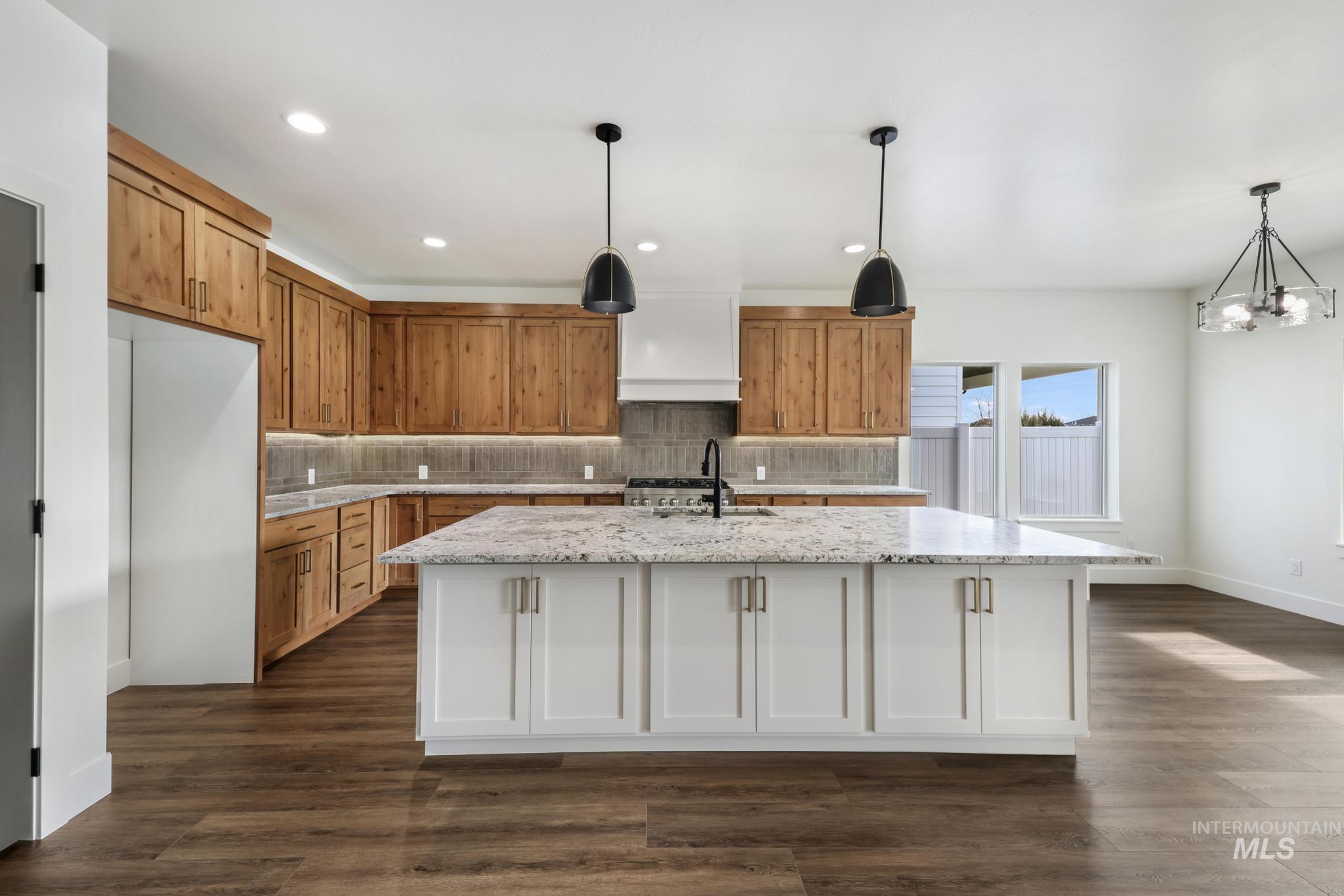 527 Falling Leaf Lane, Twin Falls, Idaho 83301, 3 Bedrooms, 2 Bathrooms, Residential For Sale, Price $509,000,MLS 98968987