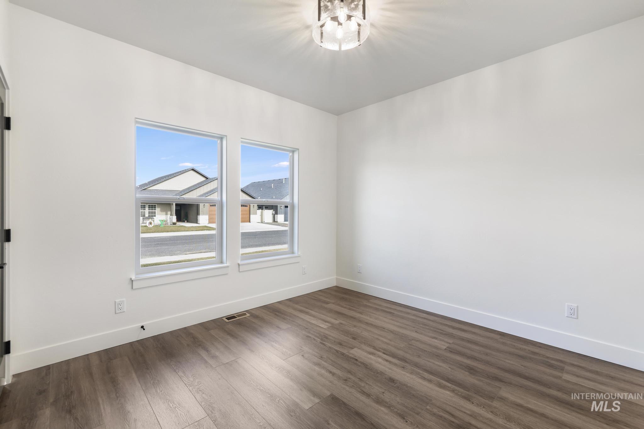 527 Falling Leaf Lane, Twin Falls, Idaho 83301, 3 Bedrooms, 2 Bathrooms, Residential For Sale, Price $509,000,MLS 98968987