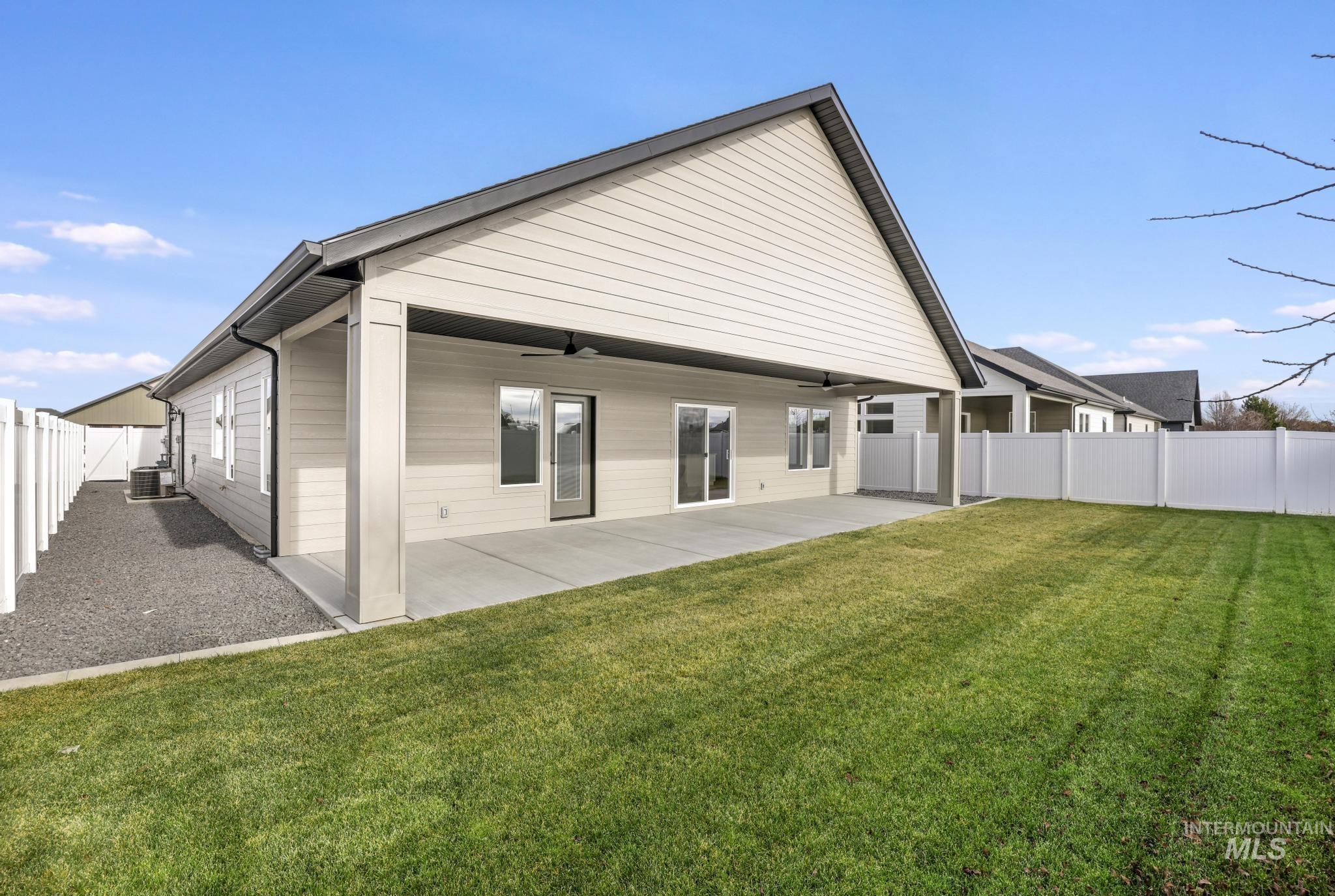 527 Falling Leaf Lane, Twin Falls, Idaho 83301, 3 Bedrooms, 2 Bathrooms, Residential For Sale, Price $509,000,MLS 98968987