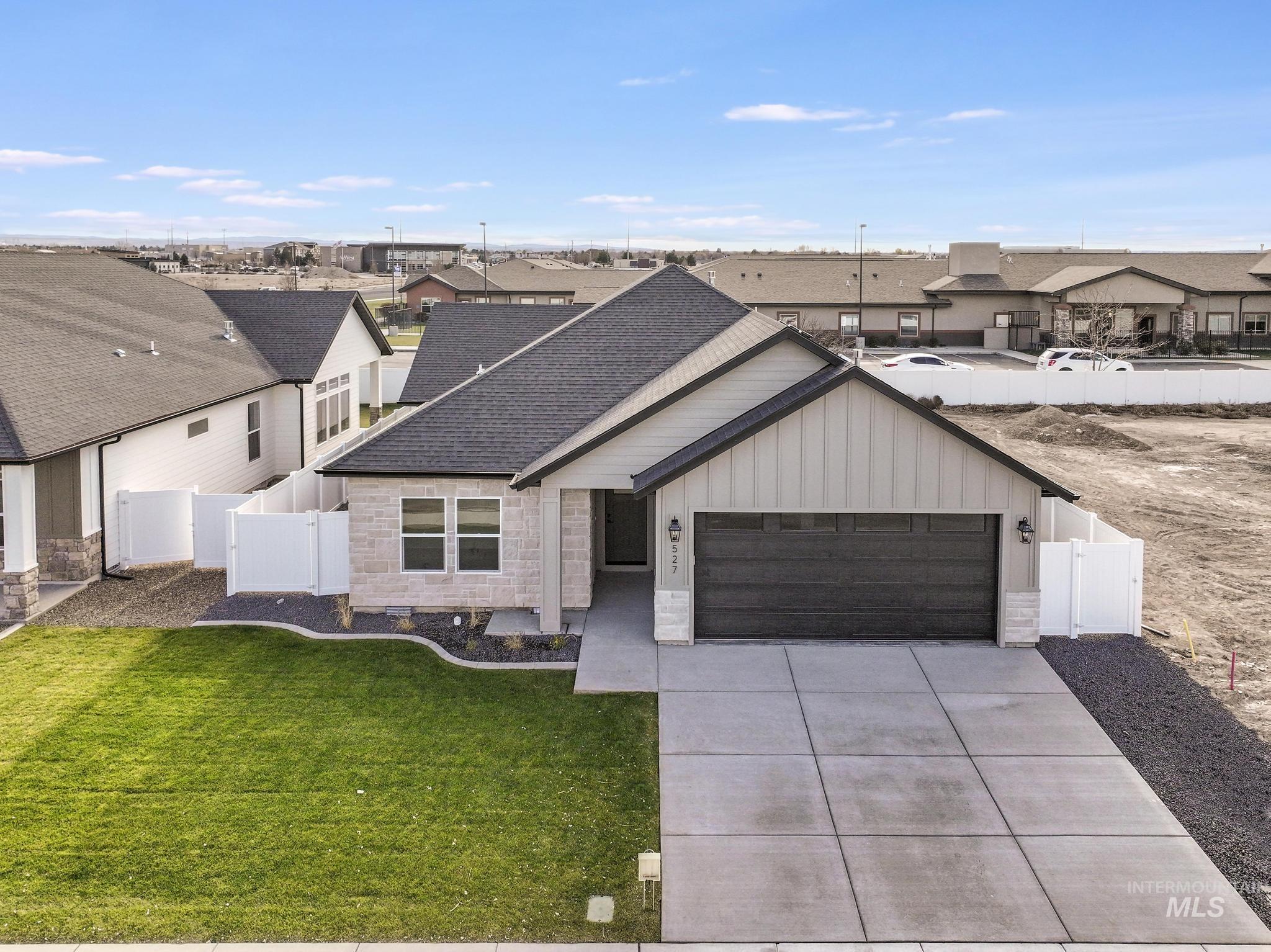 527 Falling Leaf Lane, Twin Falls, Idaho 83301, 3 Bedrooms, 2 Bathrooms, Residential For Sale, Price $509,000,MLS 98968987