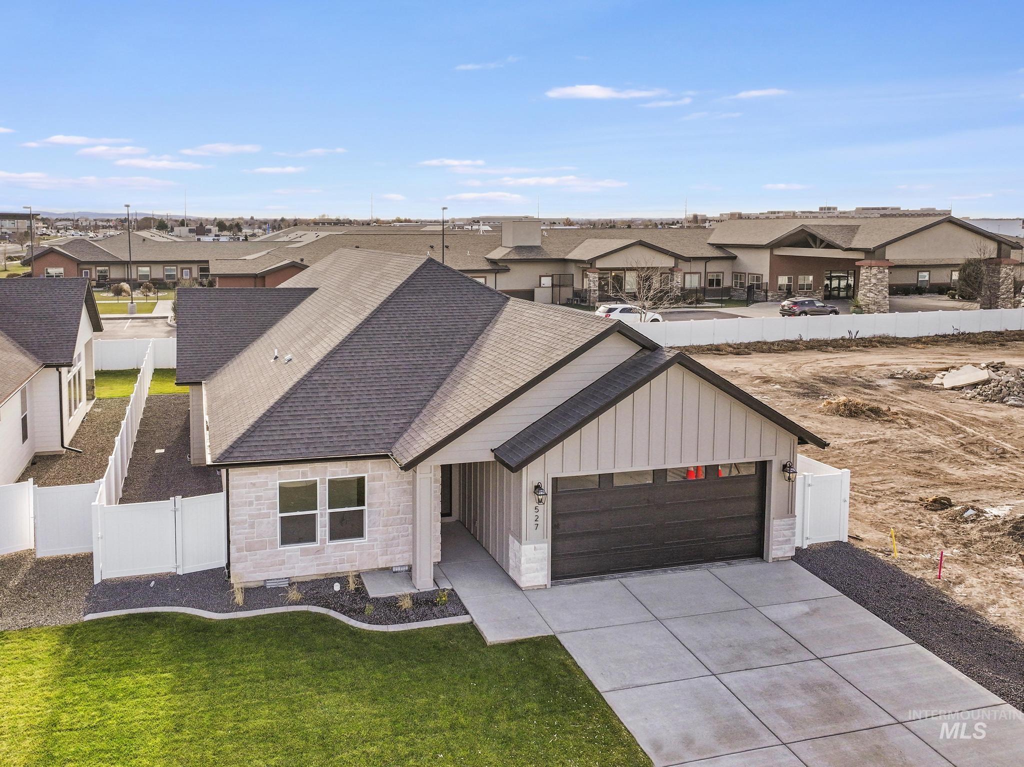 527 Falling Leaf Lane, Twin Falls, Idaho 83301, 3 Bedrooms, 2 Bathrooms, Residential For Sale, Price $509,000,MLS 98968987