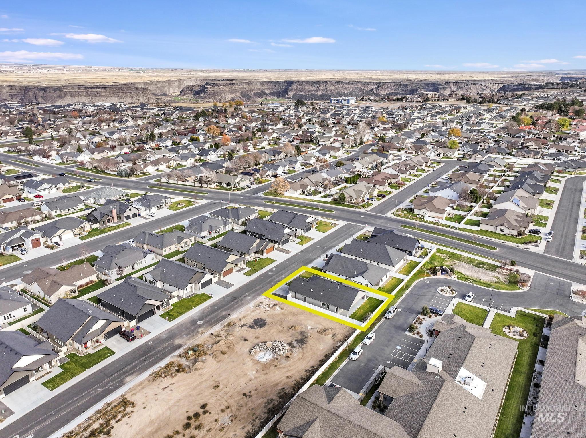 527 Falling Leaf Lane, Twin Falls, Idaho 83301, 3 Bedrooms, 2 Bathrooms, Residential For Sale, Price $509,000,MLS 98968987