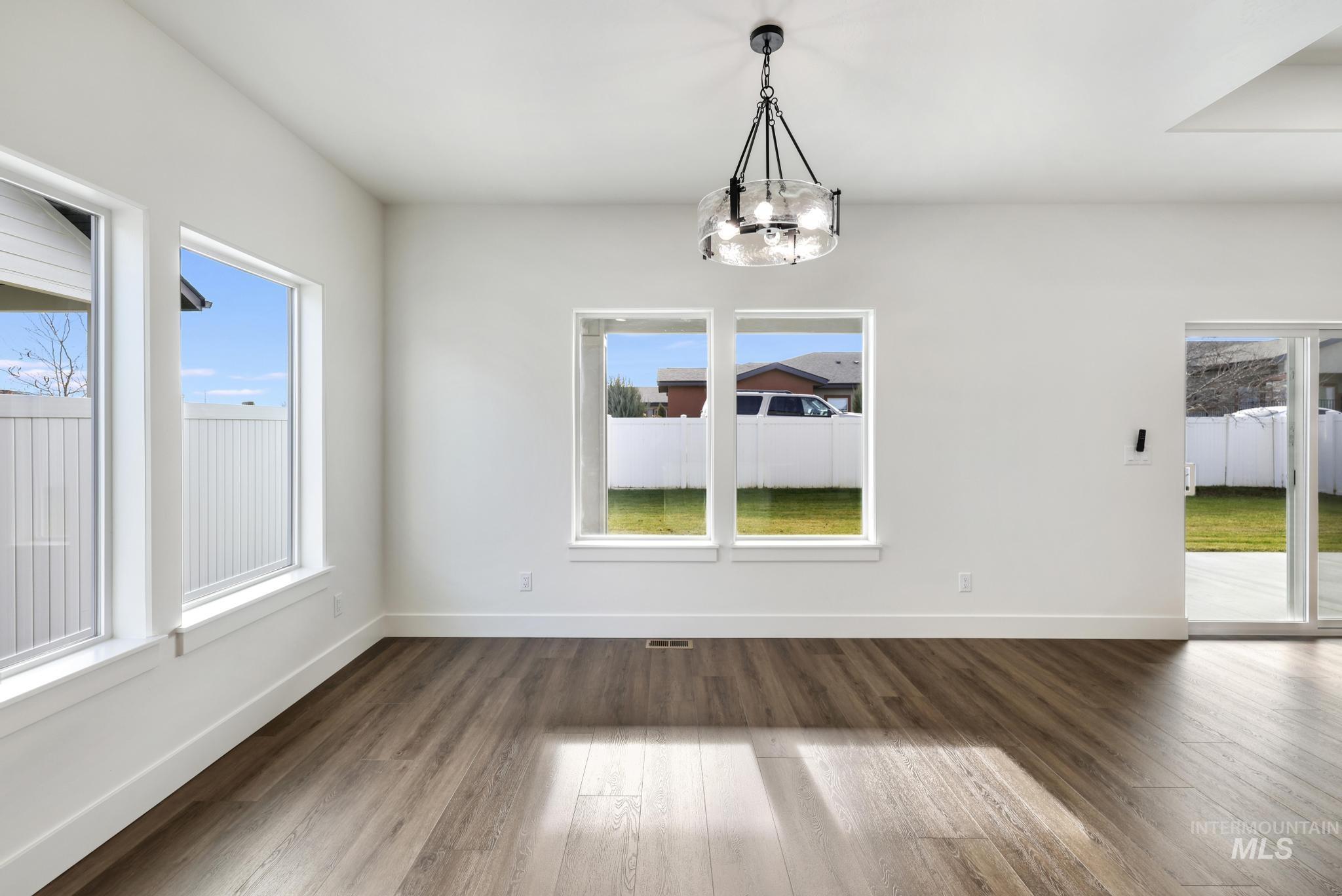 527 Falling Leaf Lane, Twin Falls, Idaho 83301, 3 Bedrooms, 2 Bathrooms, Residential For Sale, Price $509,000,MLS 98968987