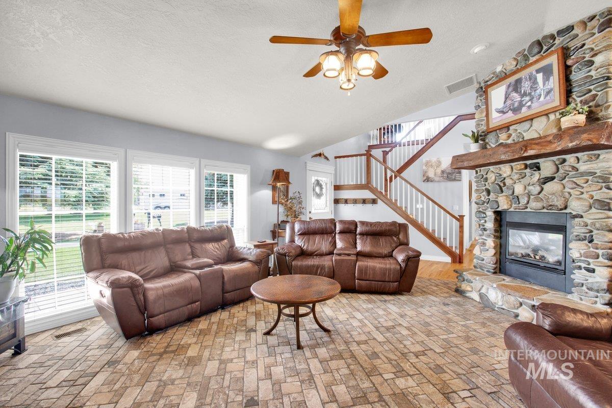 12195 S Hawk Haven Ave, Kuna, Idaho 83634-2601, 4 Bedrooms, 3 Bathrooms, Residential For Sale, Price $1,250,000,MLS 98968988