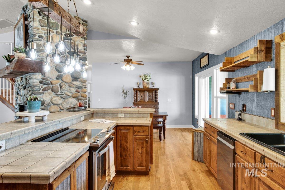 12195 S Hawk Haven Ave, Kuna, Idaho 83634-2601, 4 Bedrooms, 3 Bathrooms, Residential For Sale, Price $1,250,000,MLS 98968988