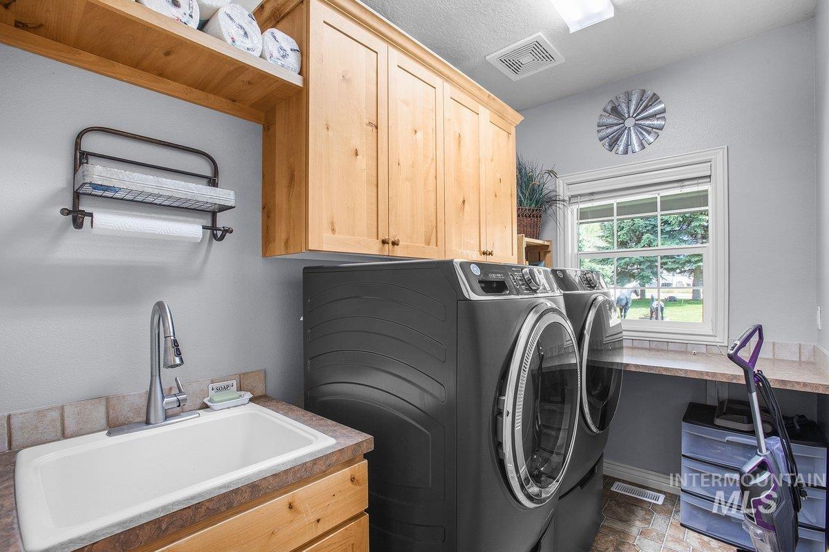 12195 S Hawk Haven Ave, Kuna, Idaho 83634-2601, 4 Bedrooms, 3 Bathrooms, Residential For Sale, Price $1,250,000,MLS 98968988