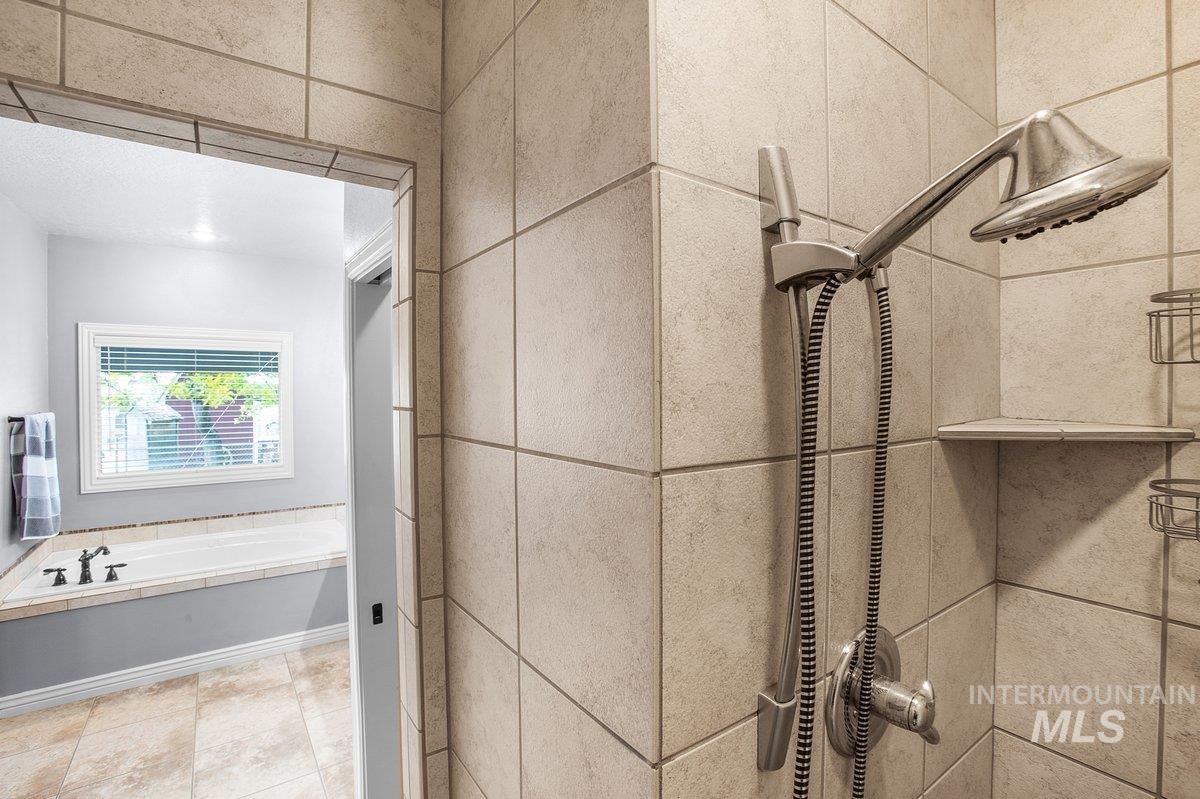 12195 S Hawk Haven Ave, Kuna, Idaho 83634-2601, 4 Bedrooms, 3 Bathrooms, Residential For Sale, Price $1,250,000,MLS 98968988