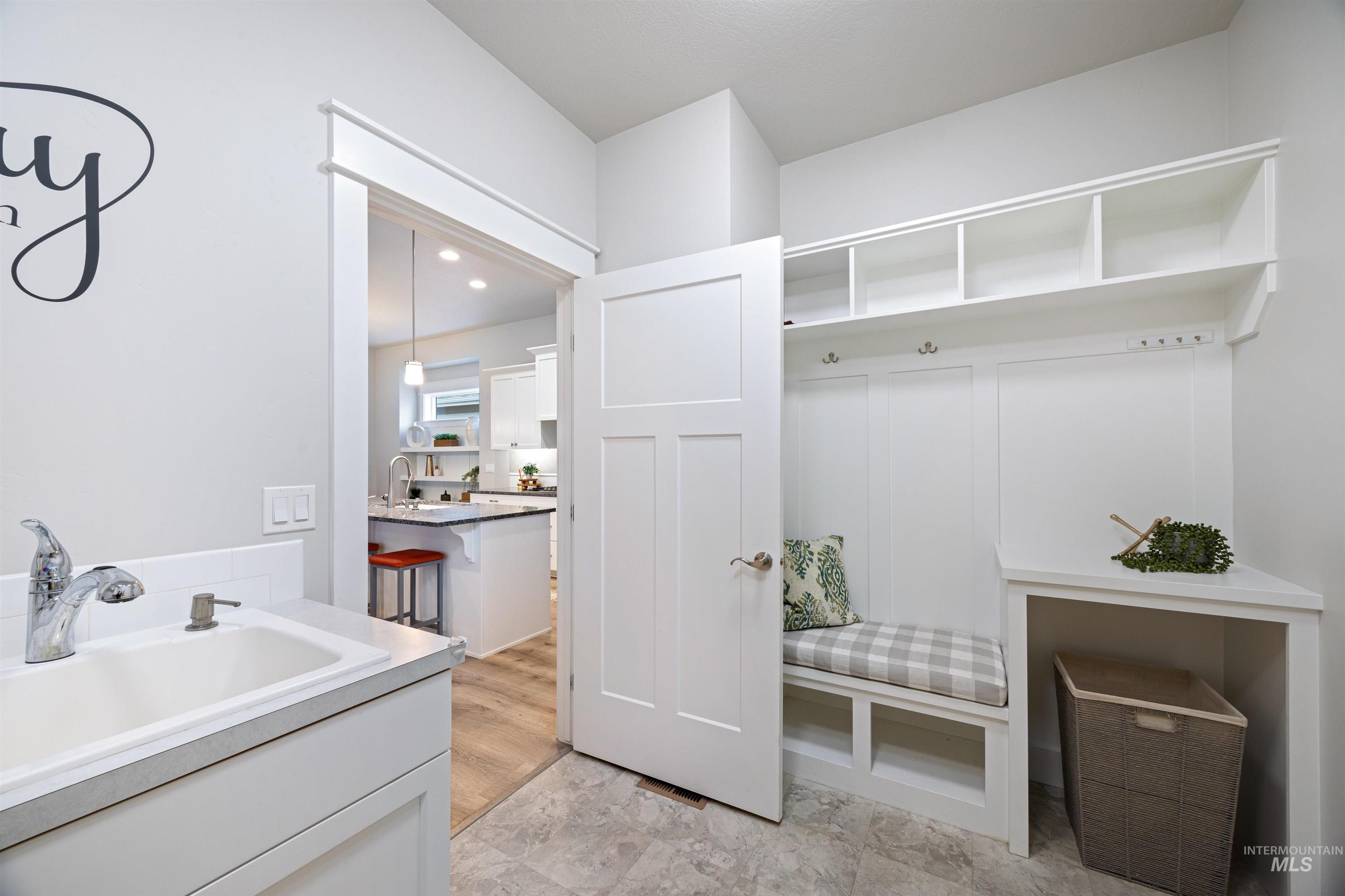 6847 N Cathedral Lane, Eagle, Idaho 83646-8408, 3 Bedrooms, 2 Bathrooms, Residential For Sale, Price $599,900,MLS 98968990