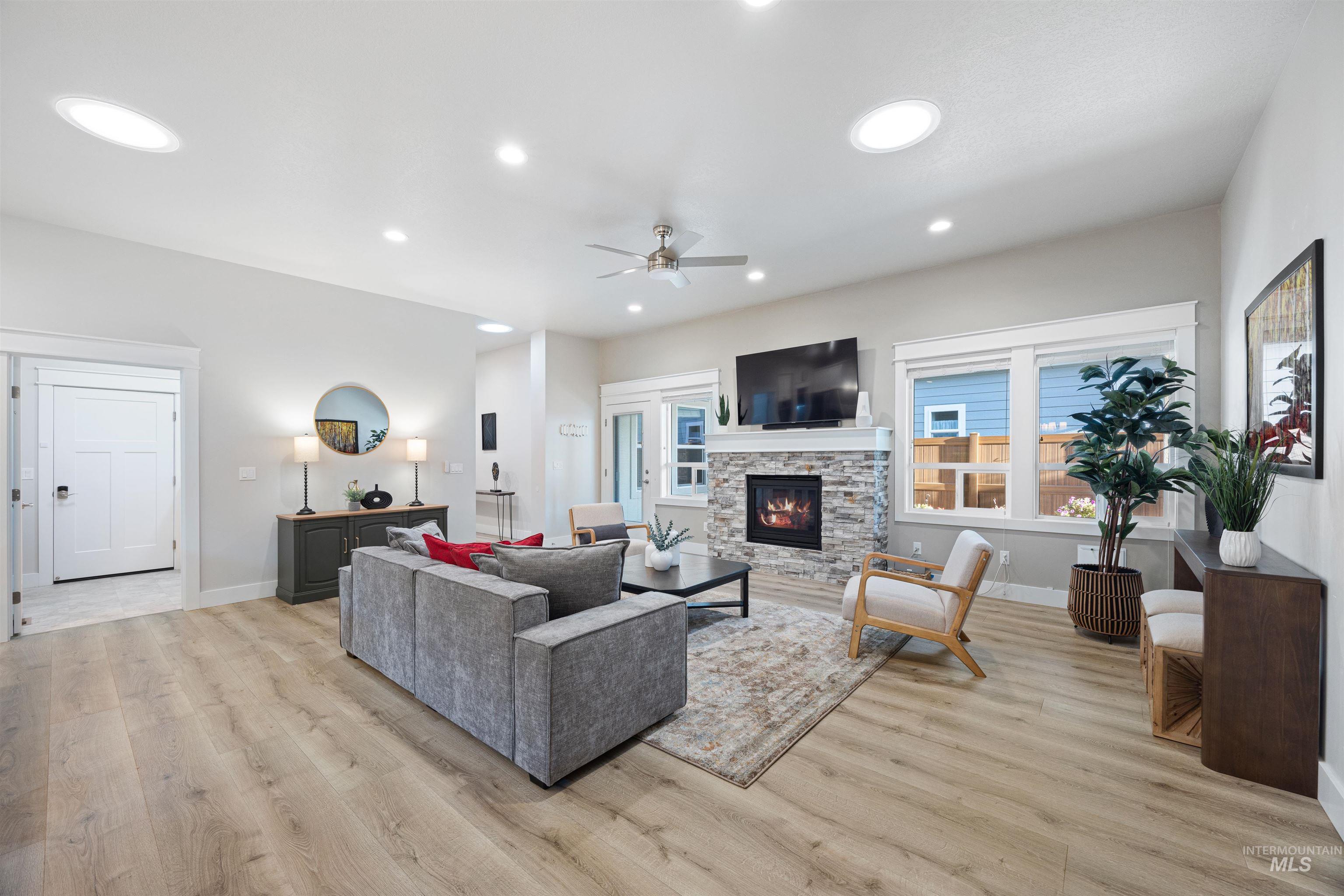 6847 N Cathedral Lane, Eagle, Idaho 83646-8408, 3 Bedrooms, 2 Bathrooms, Residential For Sale, Price $599,900,MLS 98968990