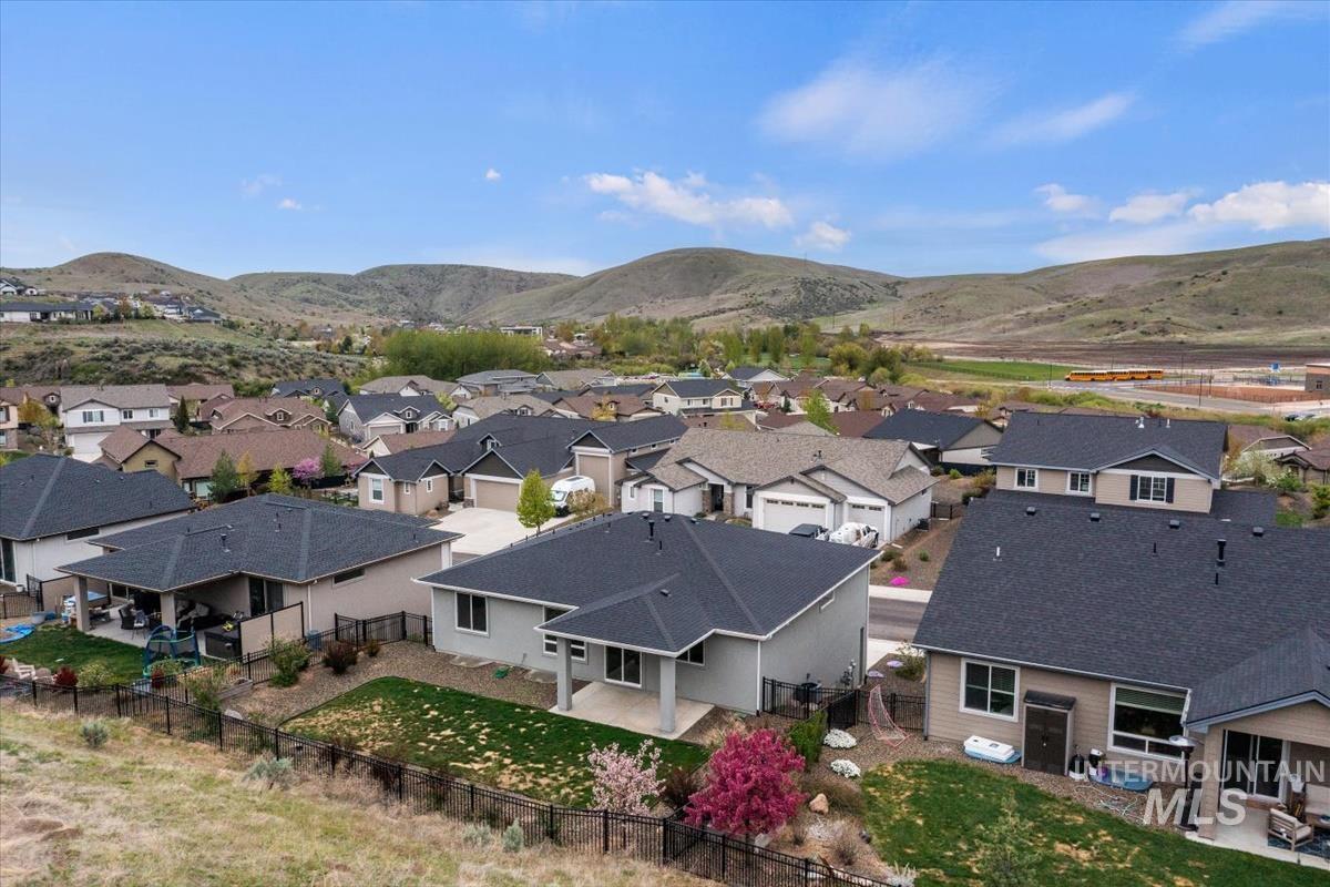 19322 N Shepherds Pie Pl, Boise, Idaho 83714, 4 Bedrooms, 3 Bathrooms, Residential For Sale, Price $648,000,MLS 98968991