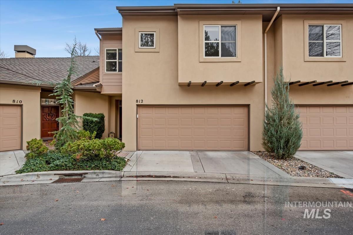 812 E Riverpark Lane, Boise, Idaho 83716, 2 Bedrooms, 2.5 Bathrooms, Residential For Sale, Price $585,000,MLS 98968993