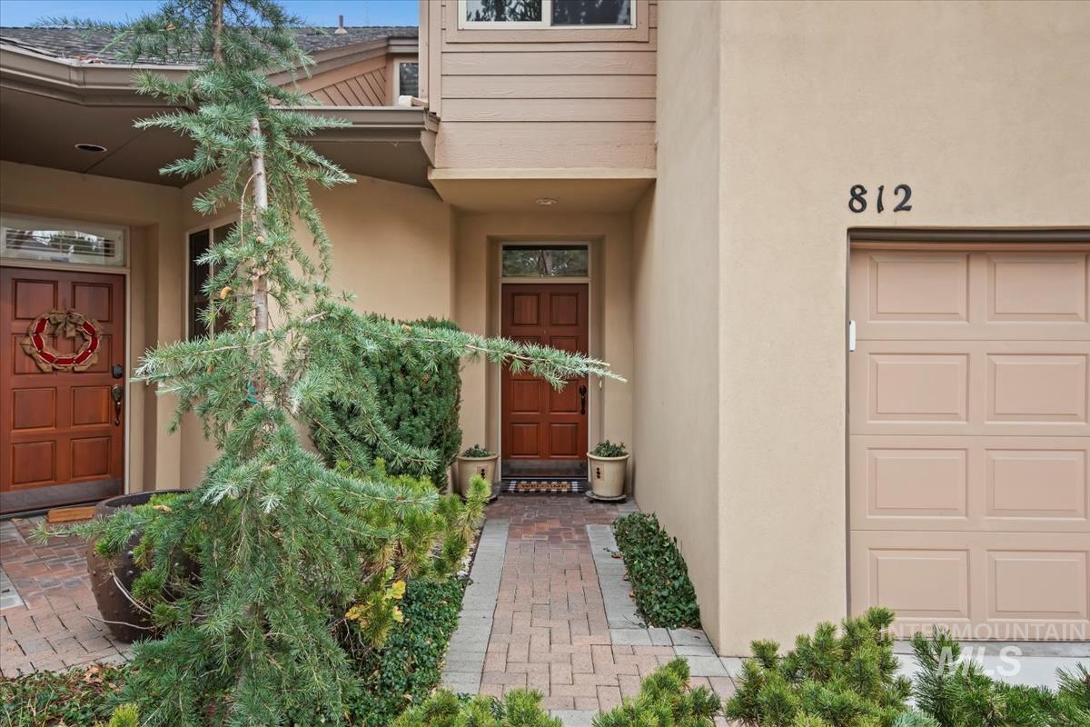 812 E Riverpark Lane, Boise, Idaho 83716, 2 Bedrooms, 2.5 Bathrooms, Residential For Sale, Price $585,000,MLS 98968993