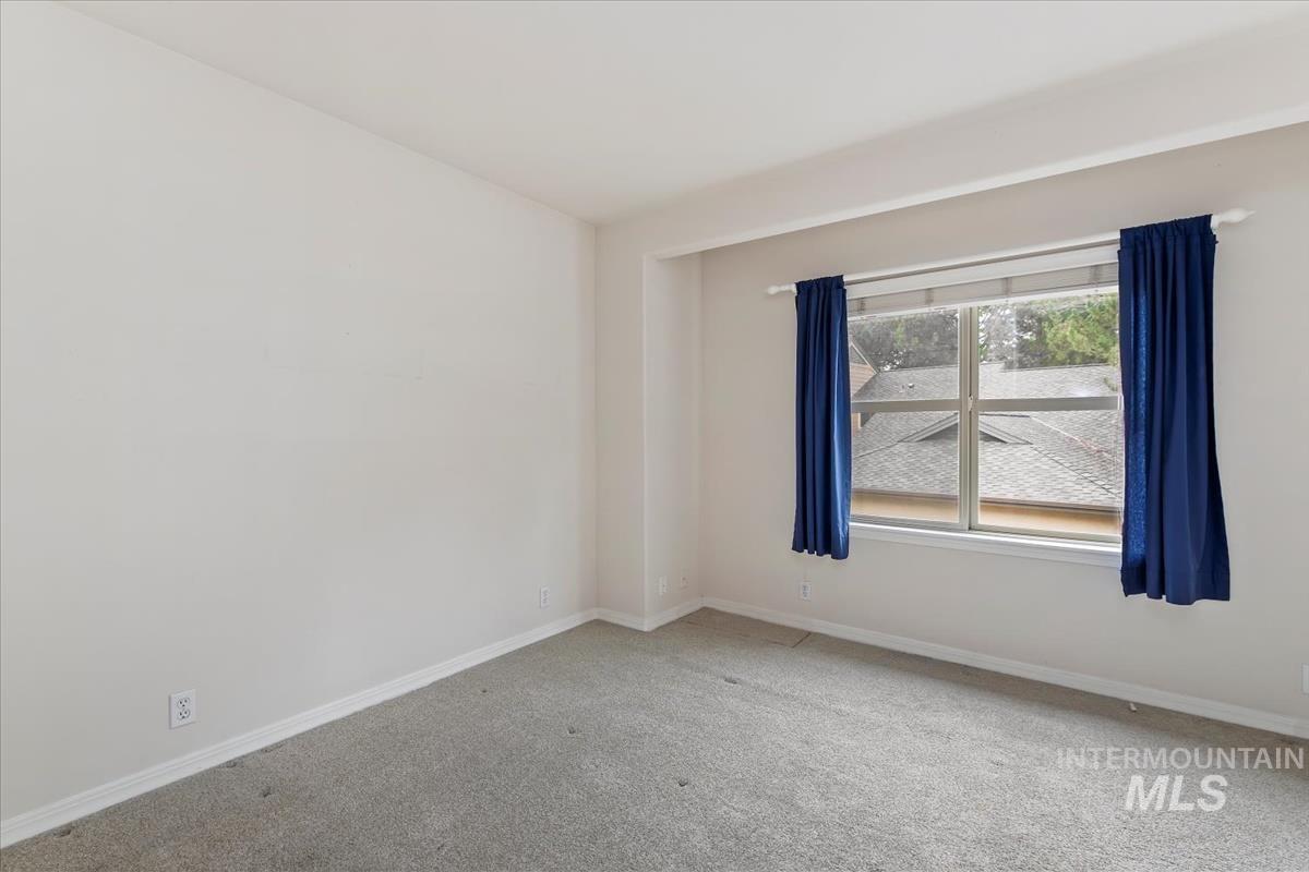 812 E Riverpark Lane, Boise, Idaho 83716, 2 Bedrooms, 2.5 Bathrooms, Residential For Sale, Price $585,000,MLS 98968993