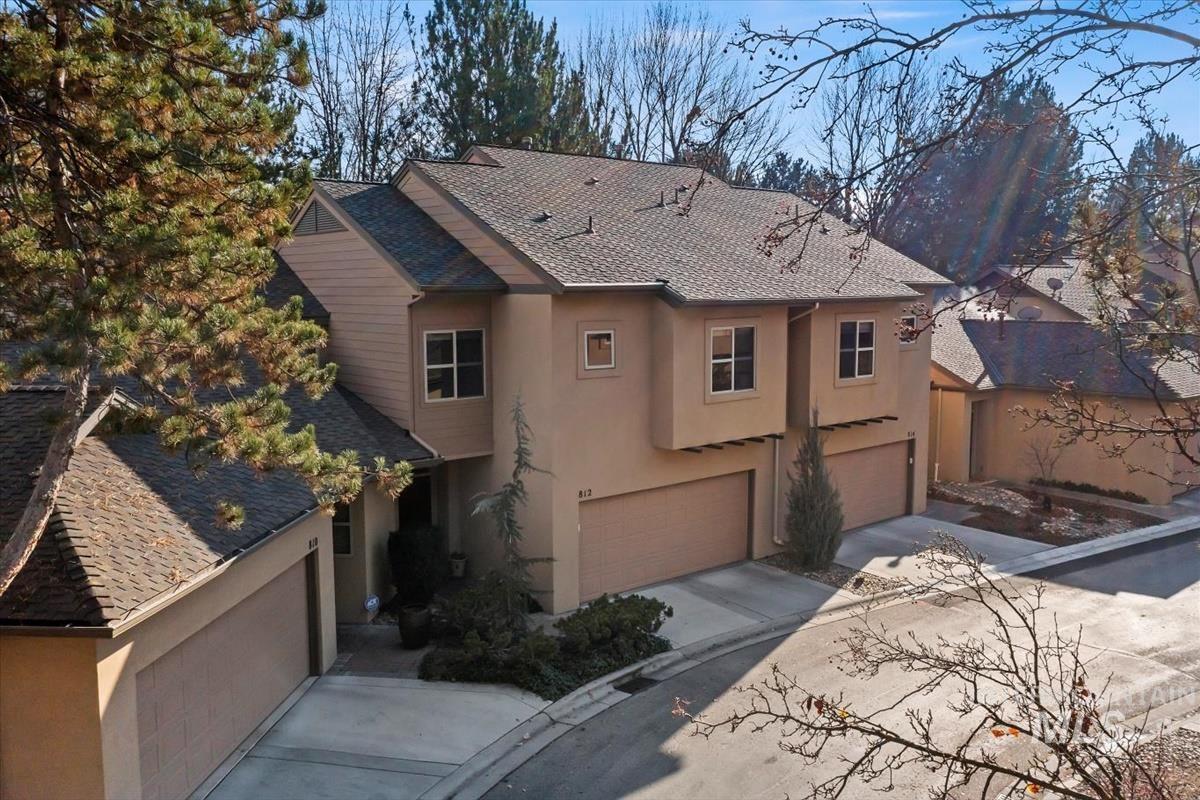 812 E Riverpark Lane, Boise, Idaho 83716, 2 Bedrooms, 2.5 Bathrooms, Residential For Sale, Price $585,000,MLS 98968993