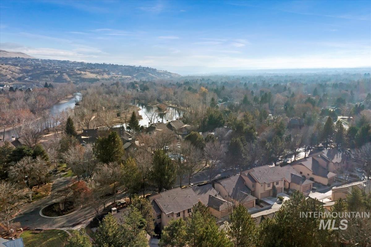 812 E Riverpark Lane, Boise, Idaho 83716, 2 Bedrooms, 2.5 Bathrooms, Residential For Sale, Price $585,000,MLS 98968993