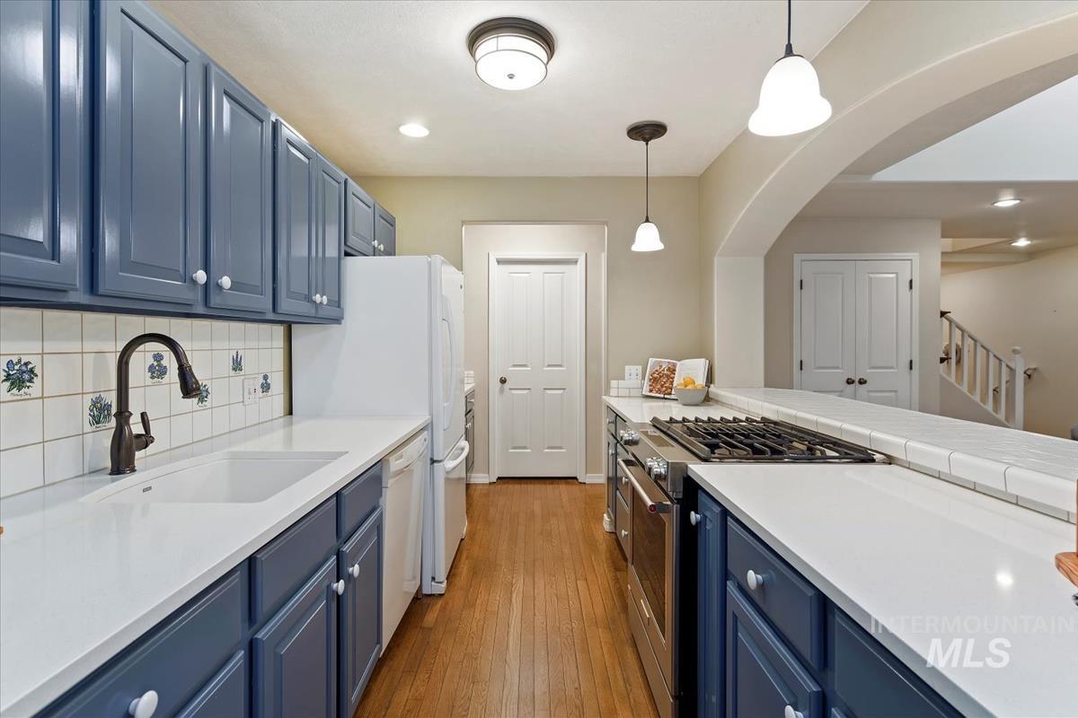 812 E Riverpark Lane, Boise, Idaho 83716, 2 Bedrooms, 2.5 Bathrooms, Residential For Sale, Price $585,000,MLS 98968993