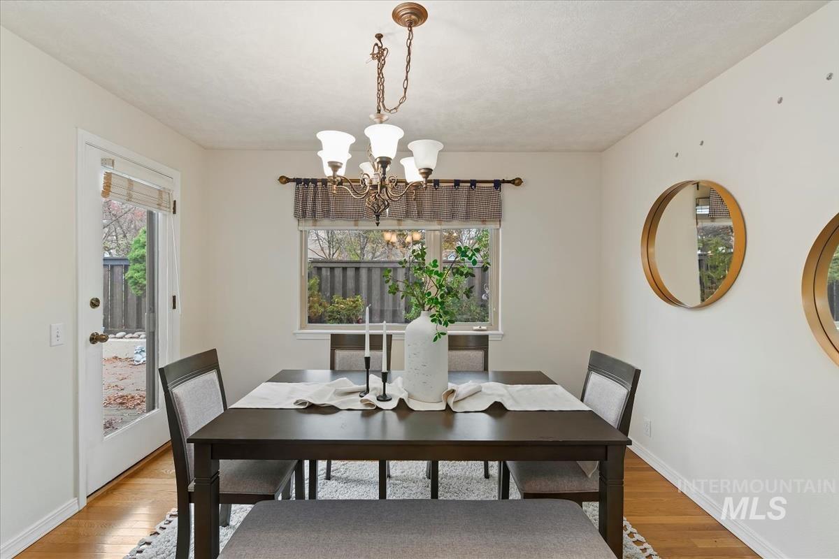 812 E Riverpark Lane, Boise, Idaho 83716, 2 Bedrooms, 2.5 Bathrooms, Residential For Sale, Price $585,000,MLS 98968993