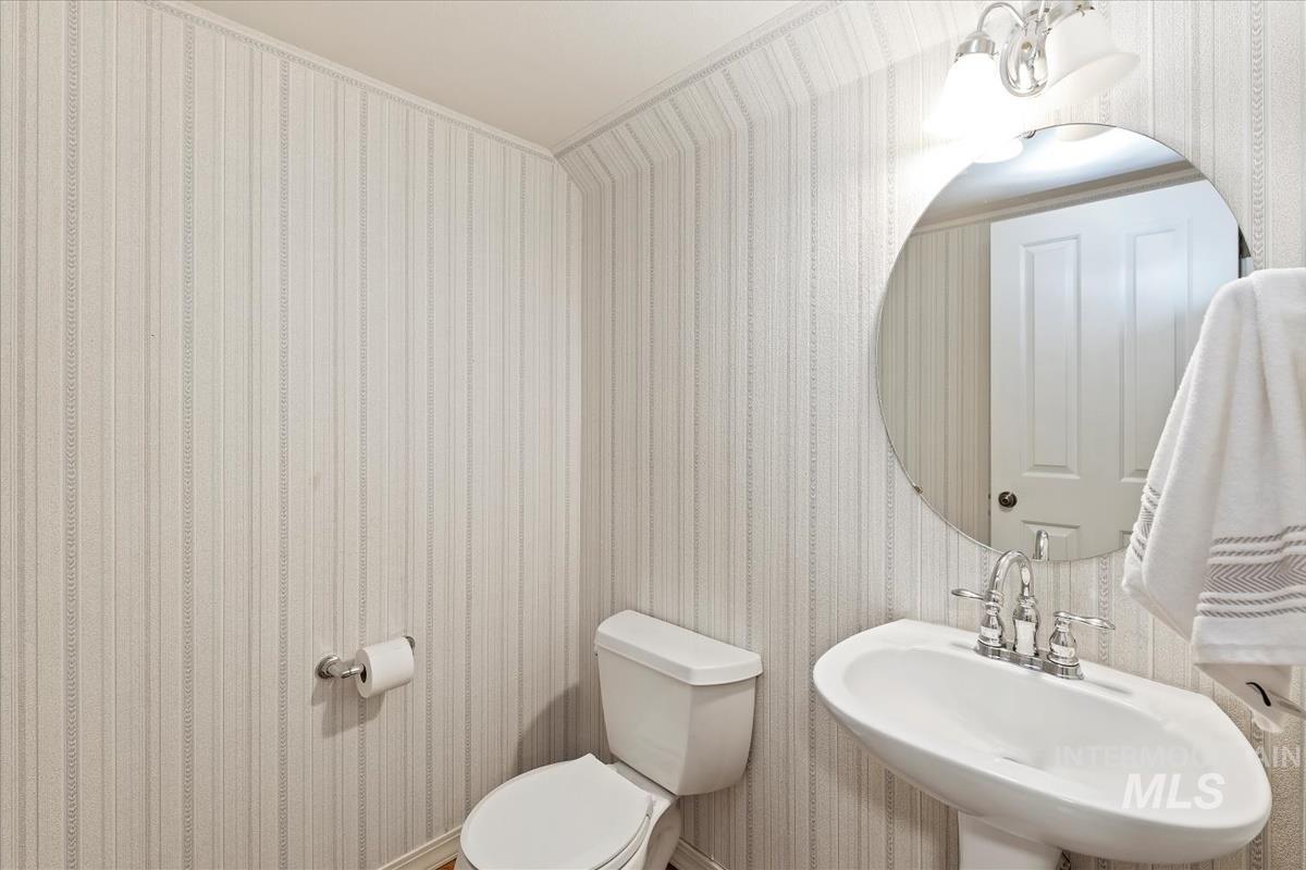 812 E Riverpark Lane, Boise, Idaho 83716, 2 Bedrooms, 2.5 Bathrooms, Residential For Sale, Price $585,000,MLS 98968993